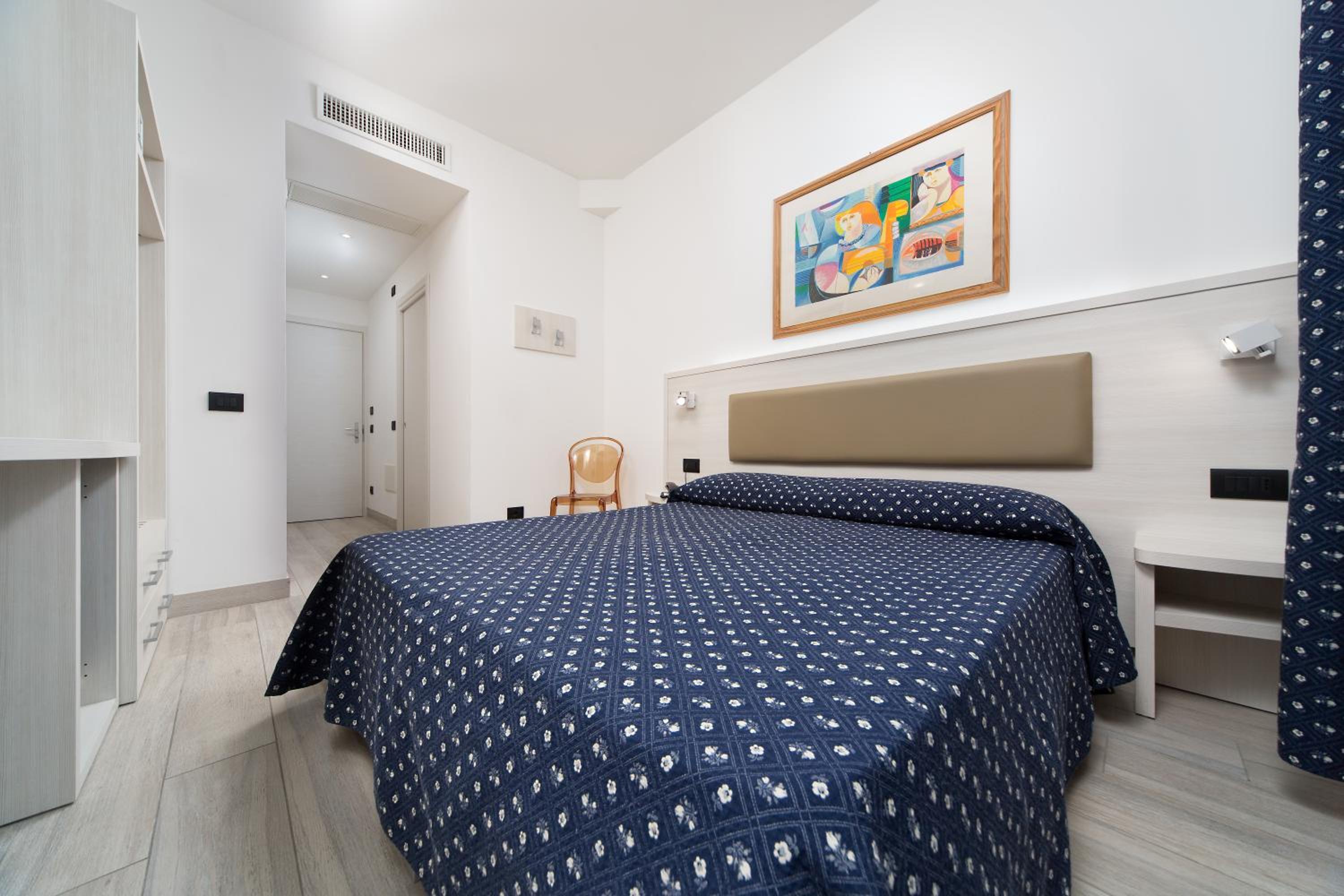Double Room - Photo 9