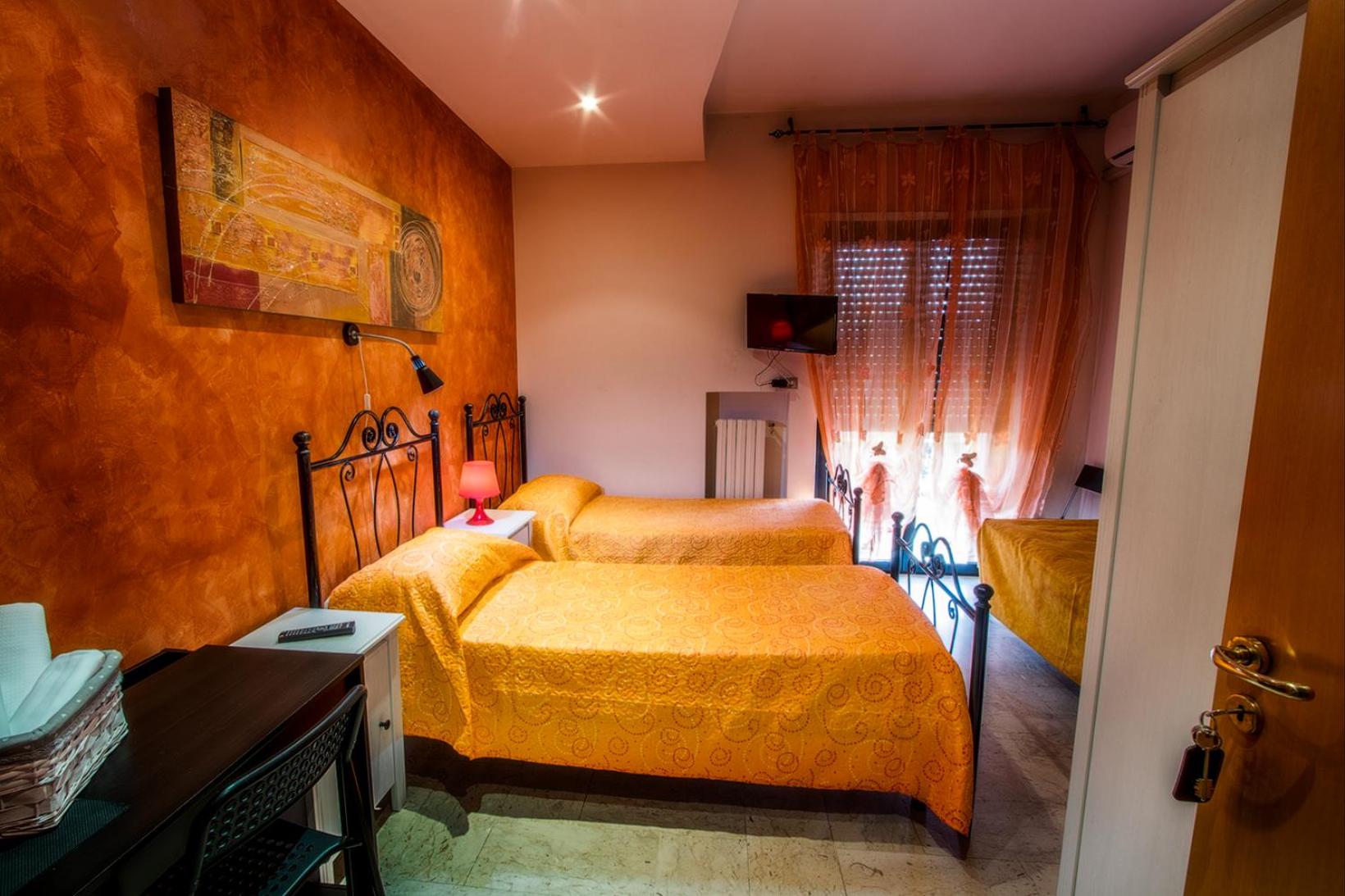 Triple Room with Private Bathroom - Photo 3