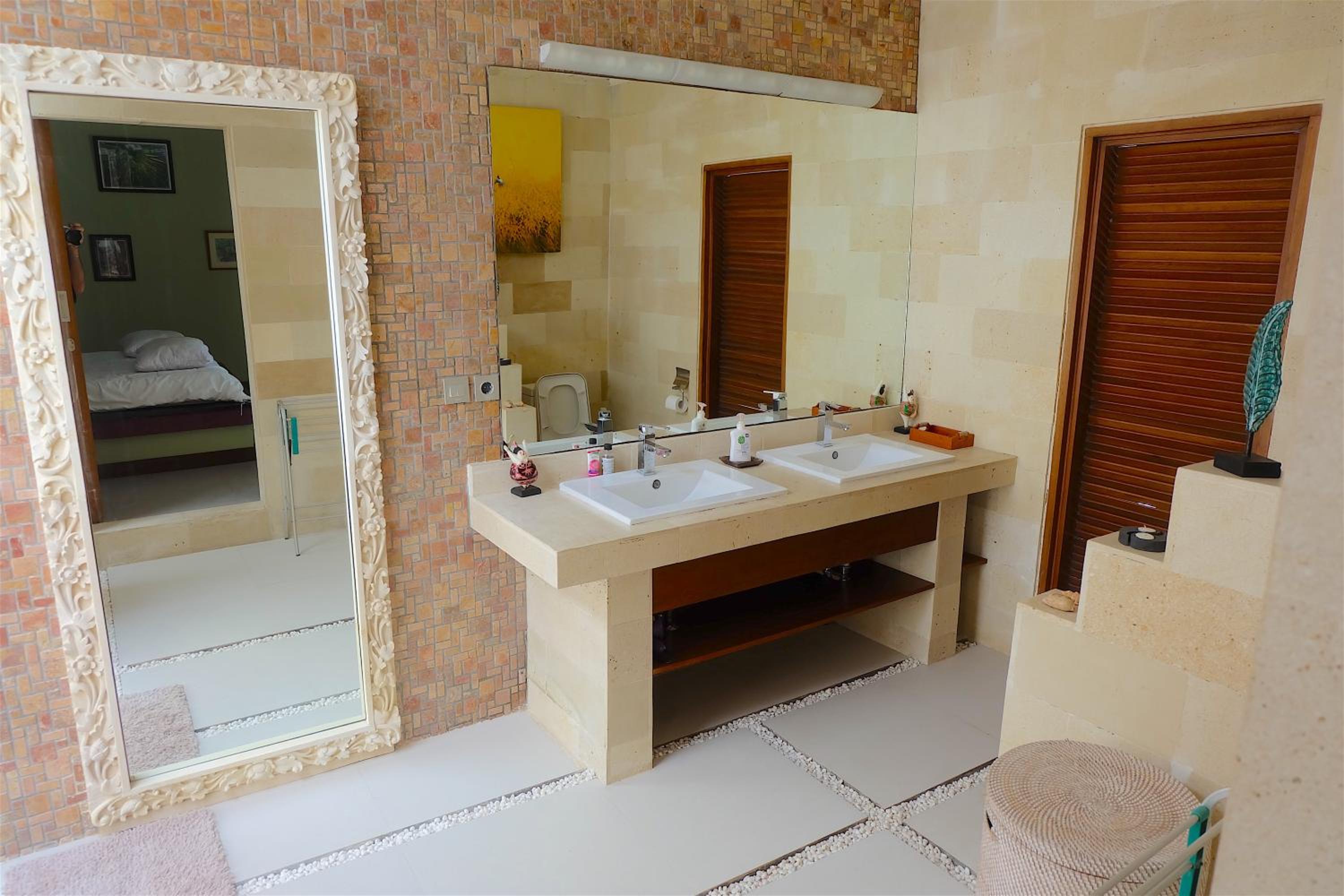 Double Room with Pool View - Photo 4