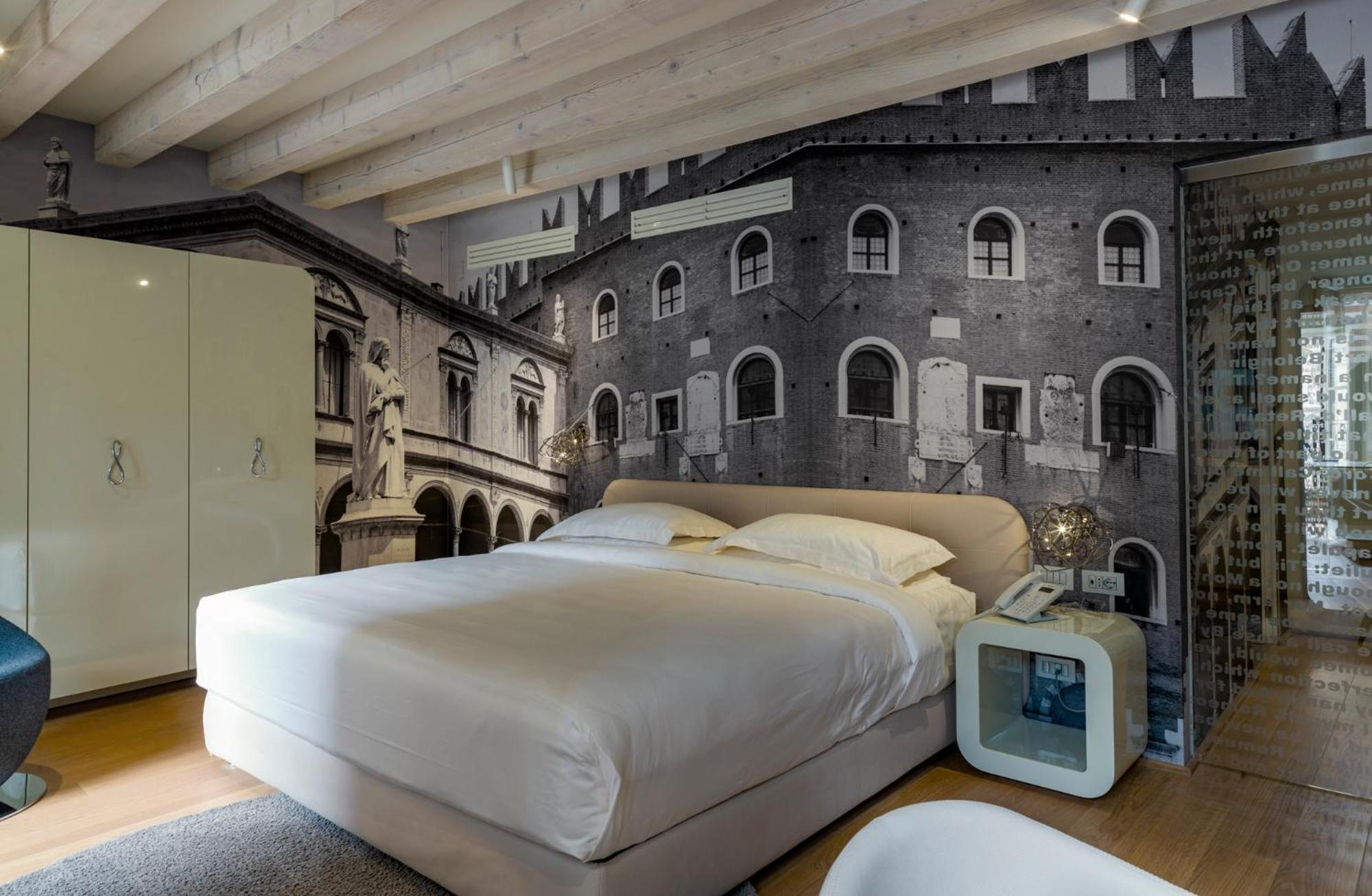 Grand Deluxe Apartment photo 2