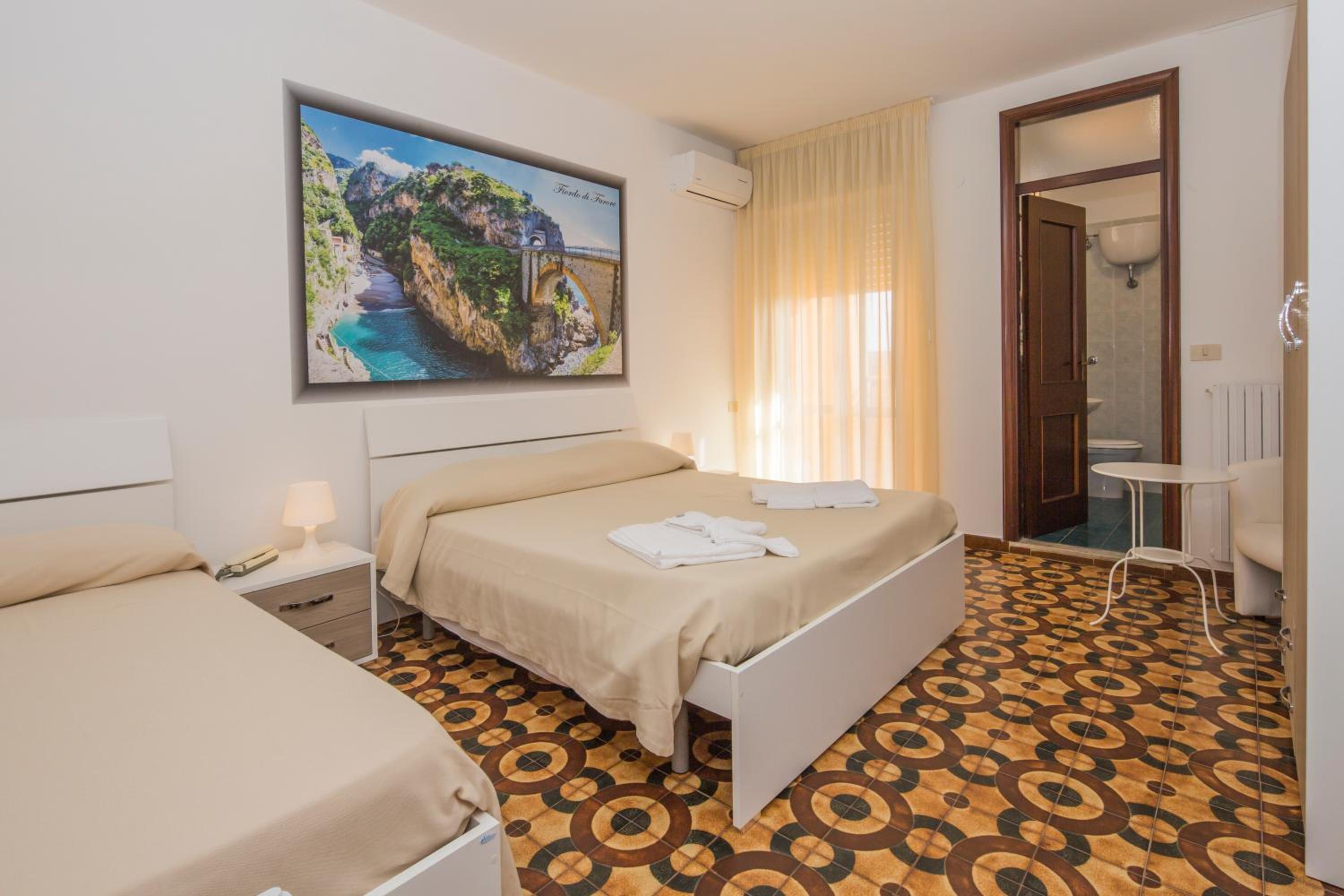 Standard Triple Room with Sea View photo 2
