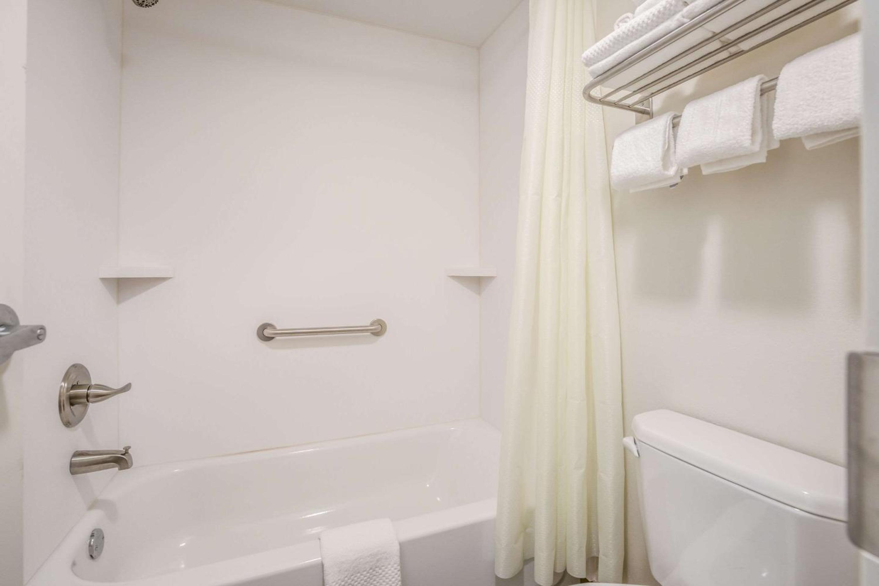 Standard Queen Room Pet Friendly - Non Smoking - Photo 7