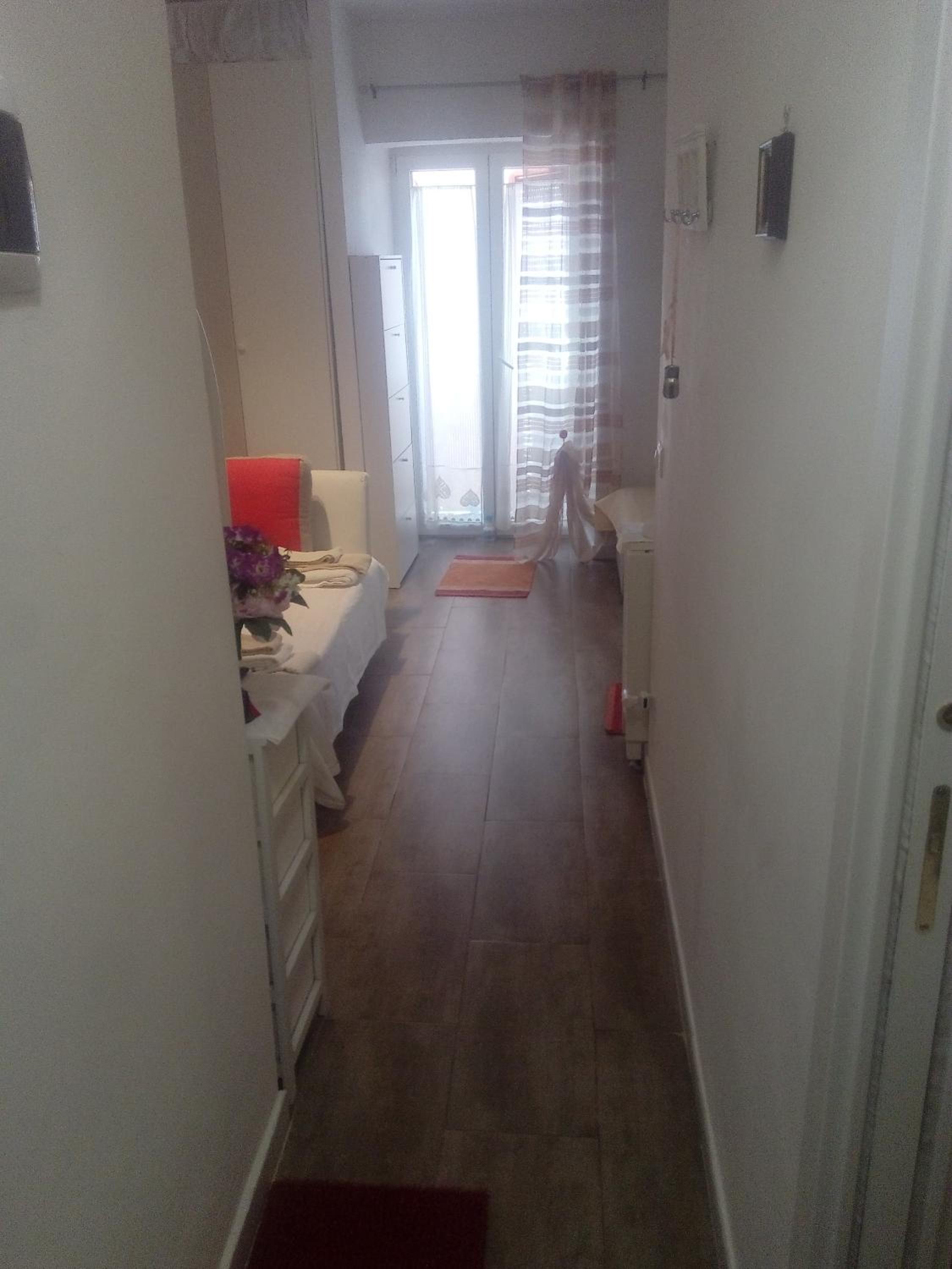 One-Bedroom Apartment - Photo 3