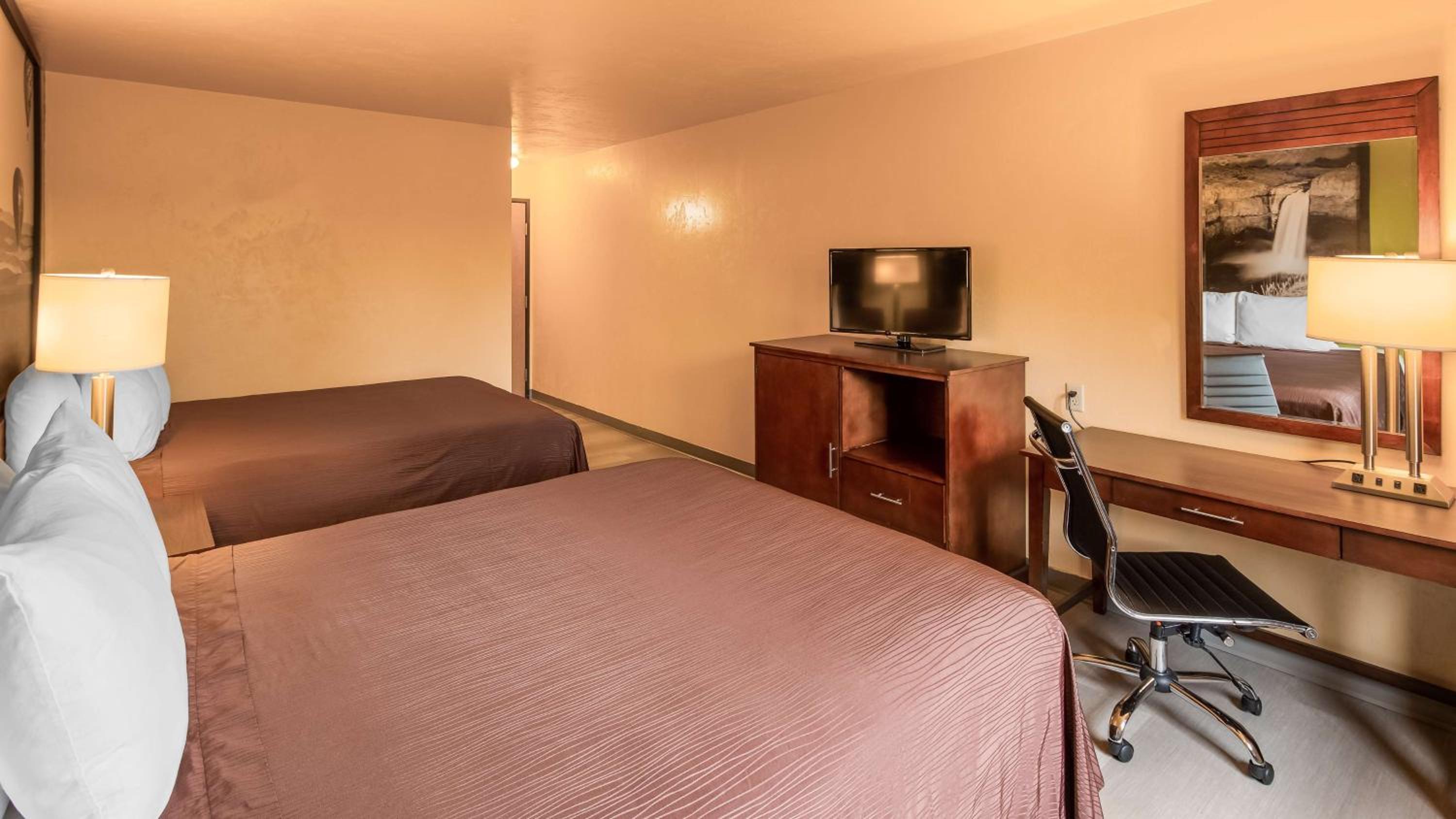 Queen Room with Two Queen Beds - Photo 1
