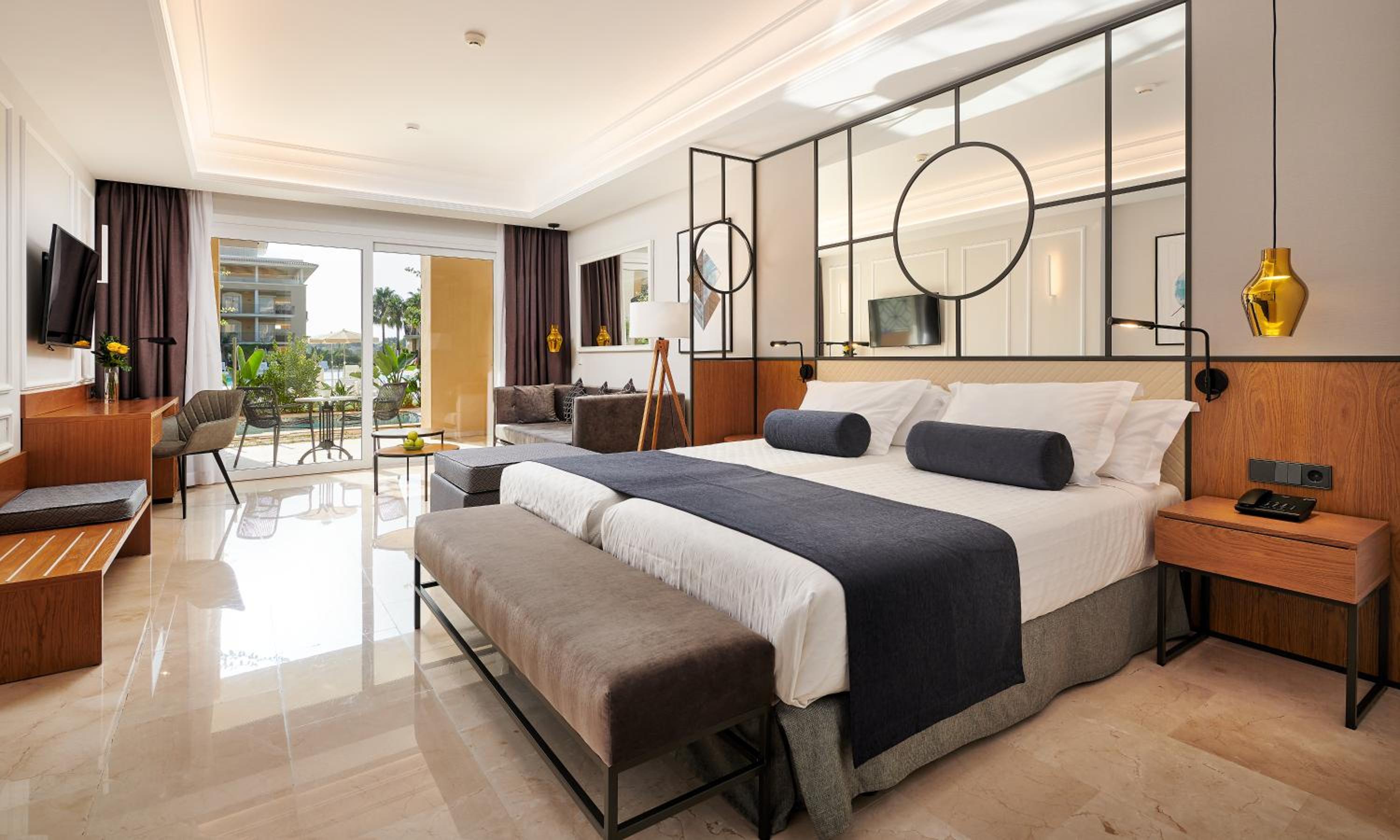 Suite Junior con acceso directo a la piscina (1 adulto)