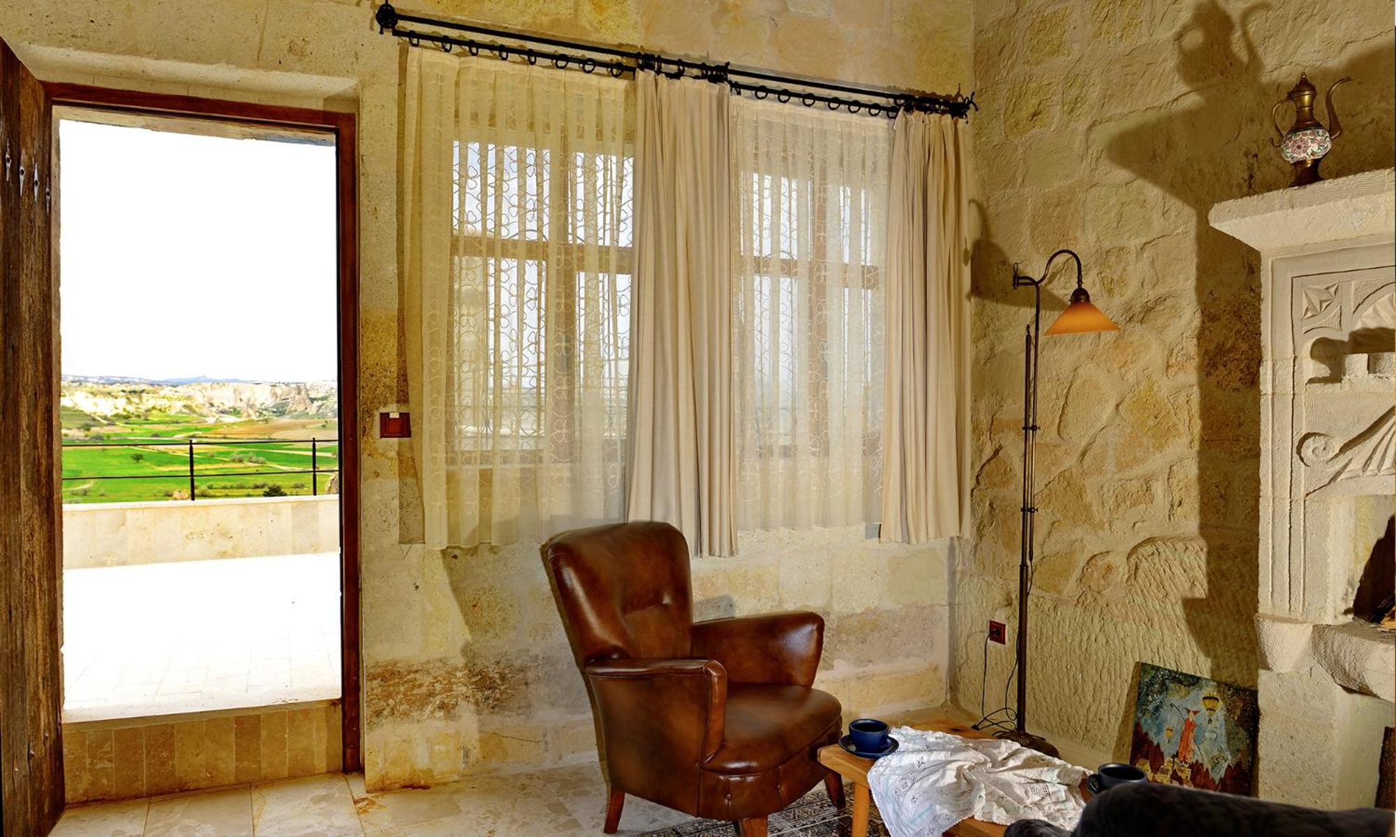 Deluxe Suite with Spa Bath - Photo 20