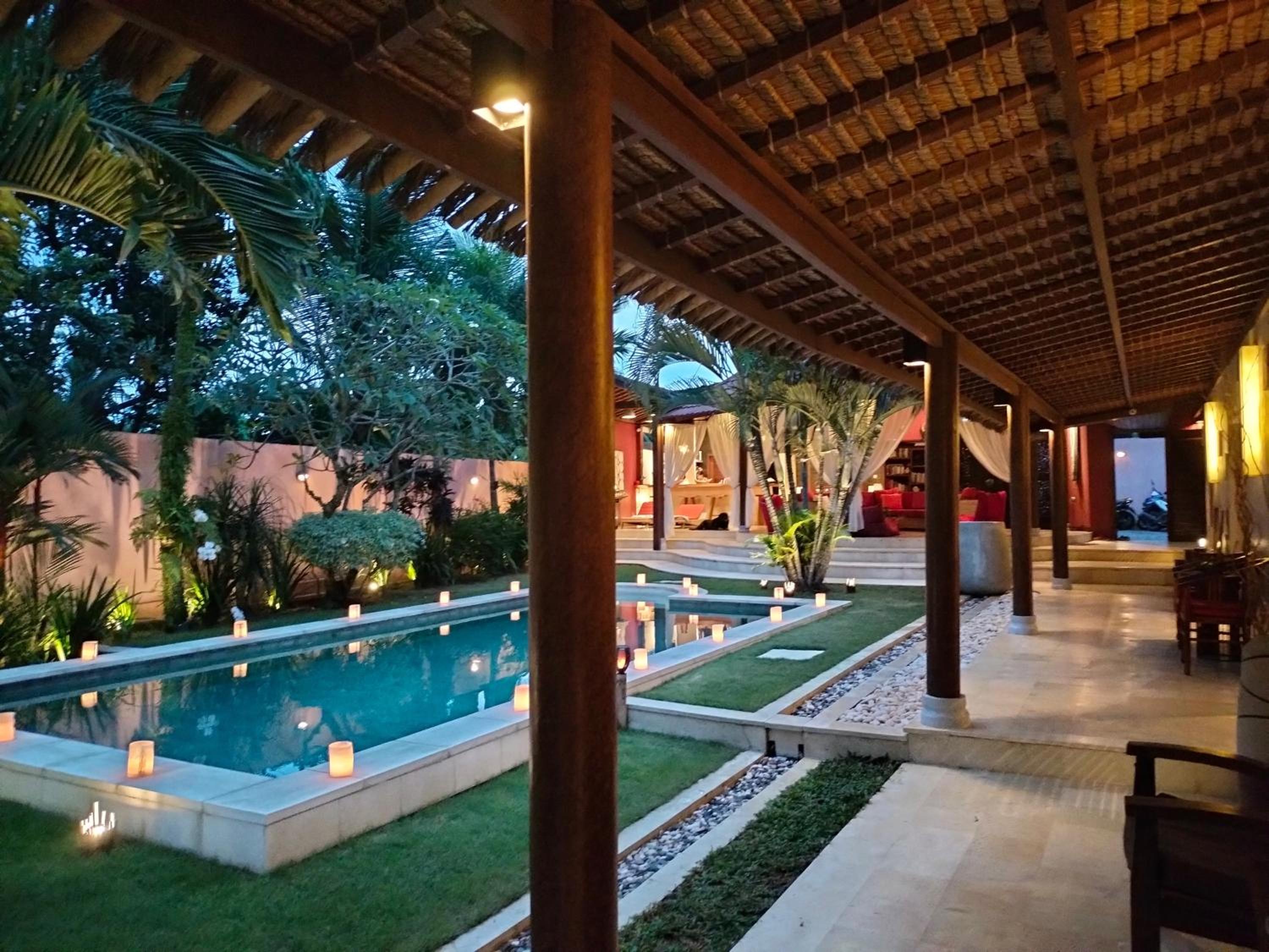 Double Room with Pool View - Photo 5