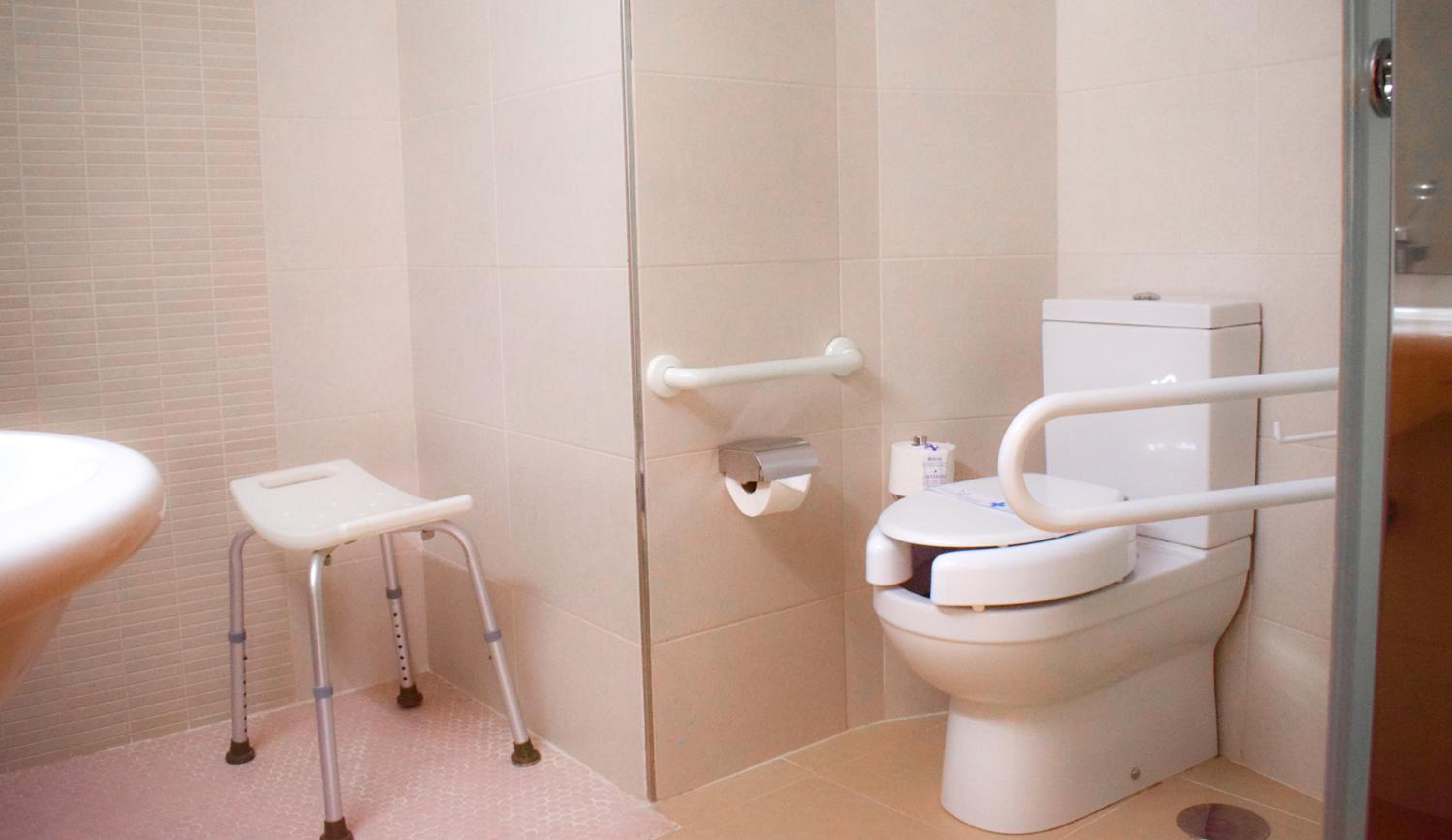 Twin Room - Disability Access photo 2