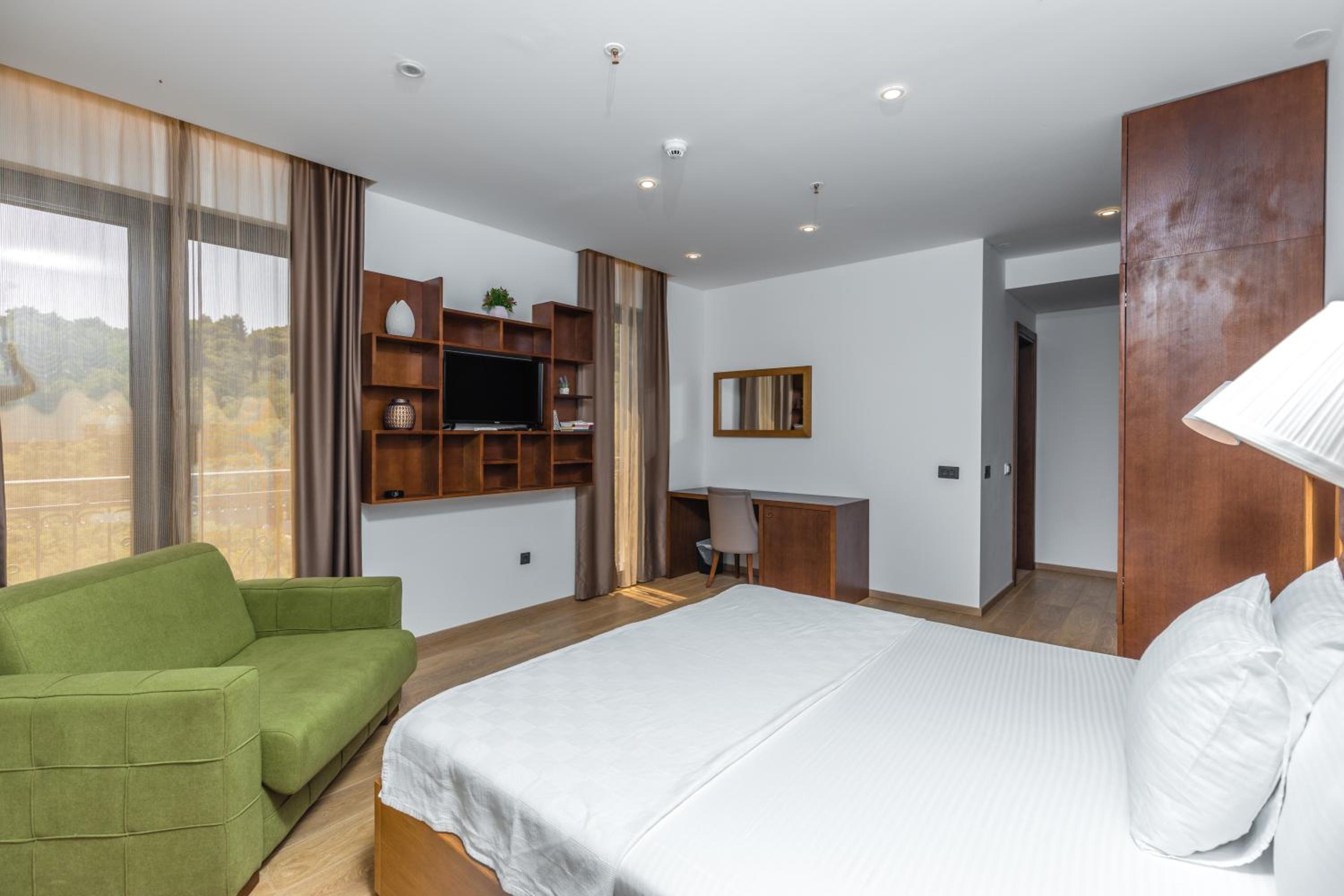 Deluxe Double Room with Extra Bed - Photo 4