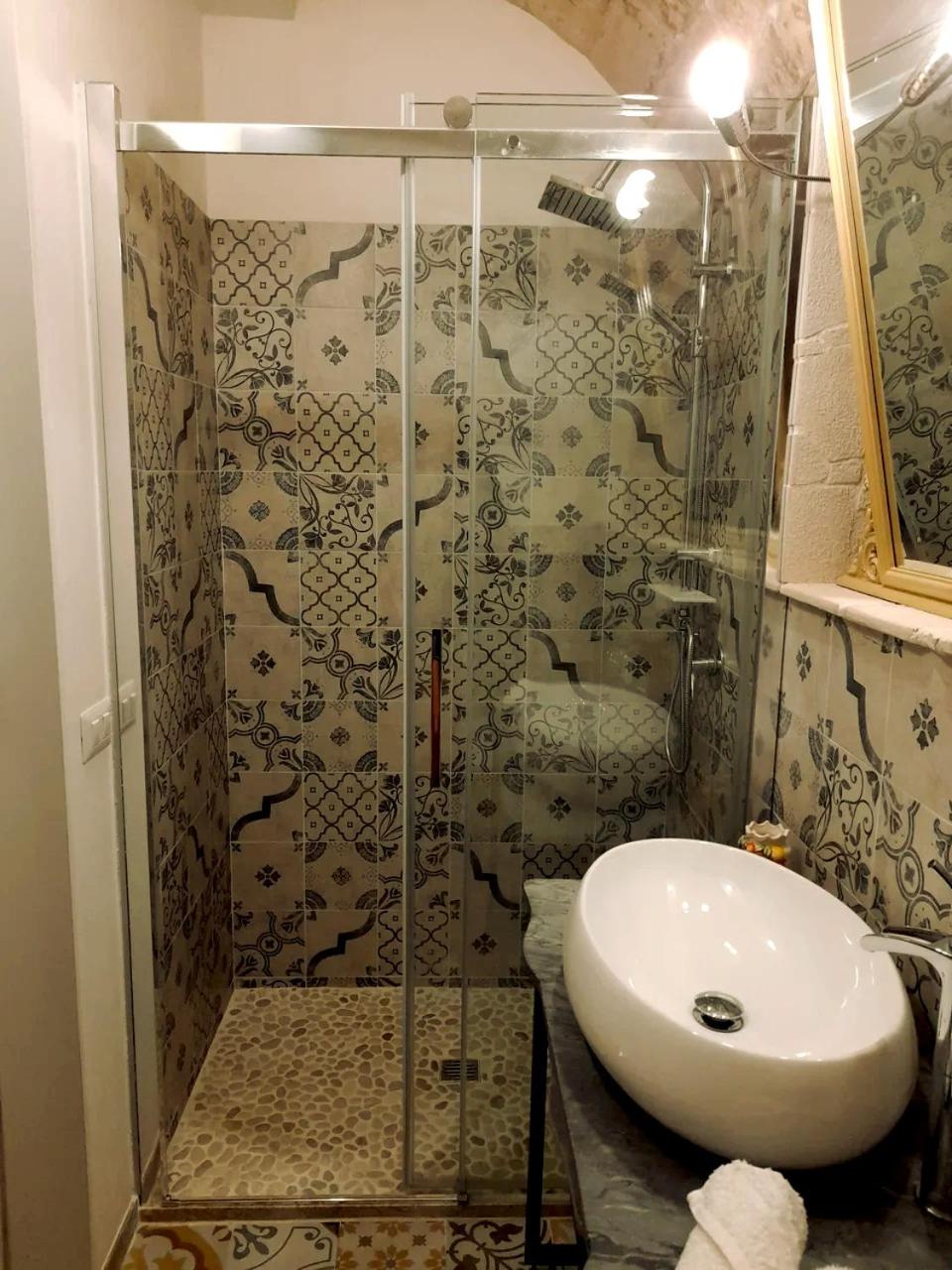 One-Bedroom House - Photo 45