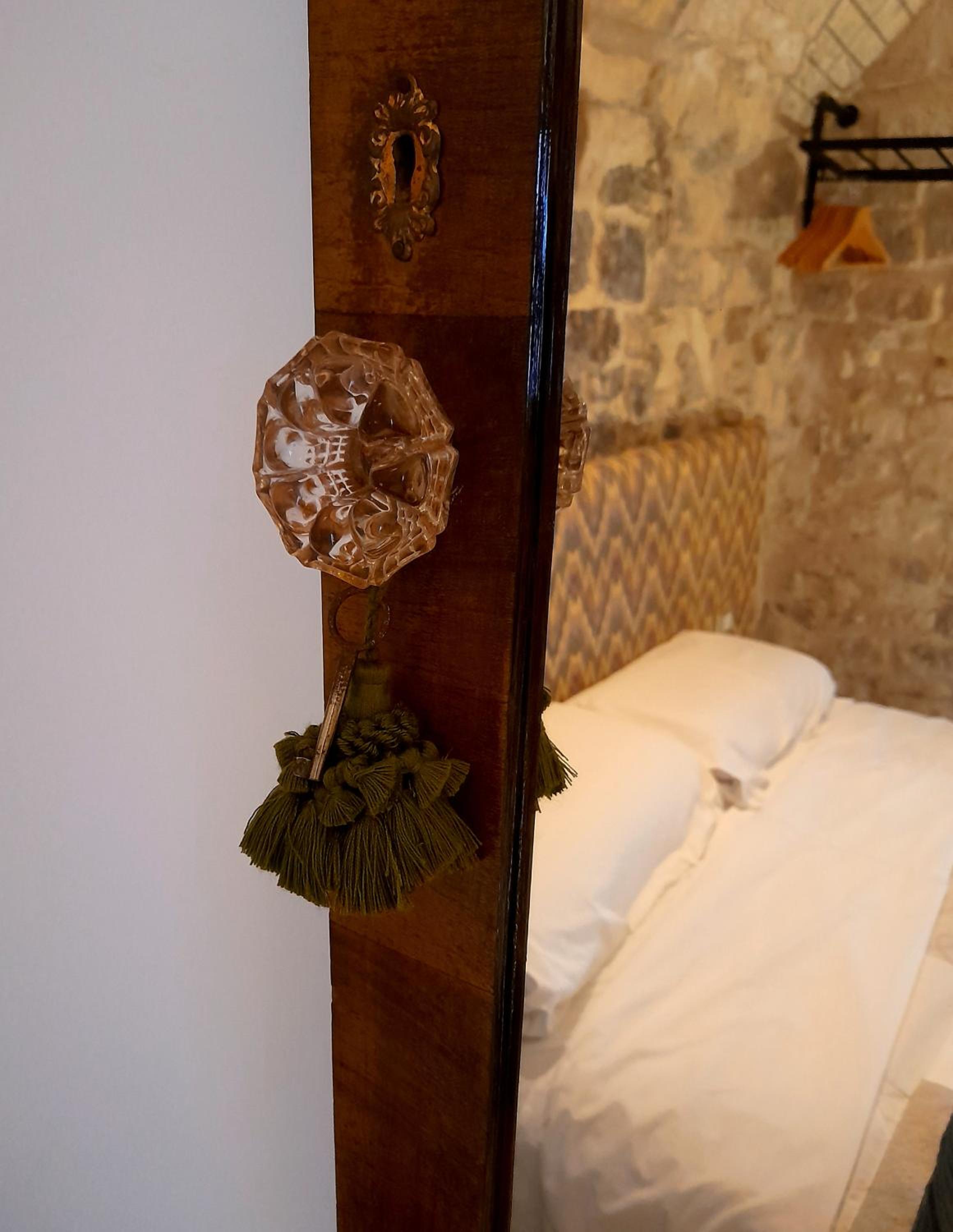 One-Bedroom House - Photo 44