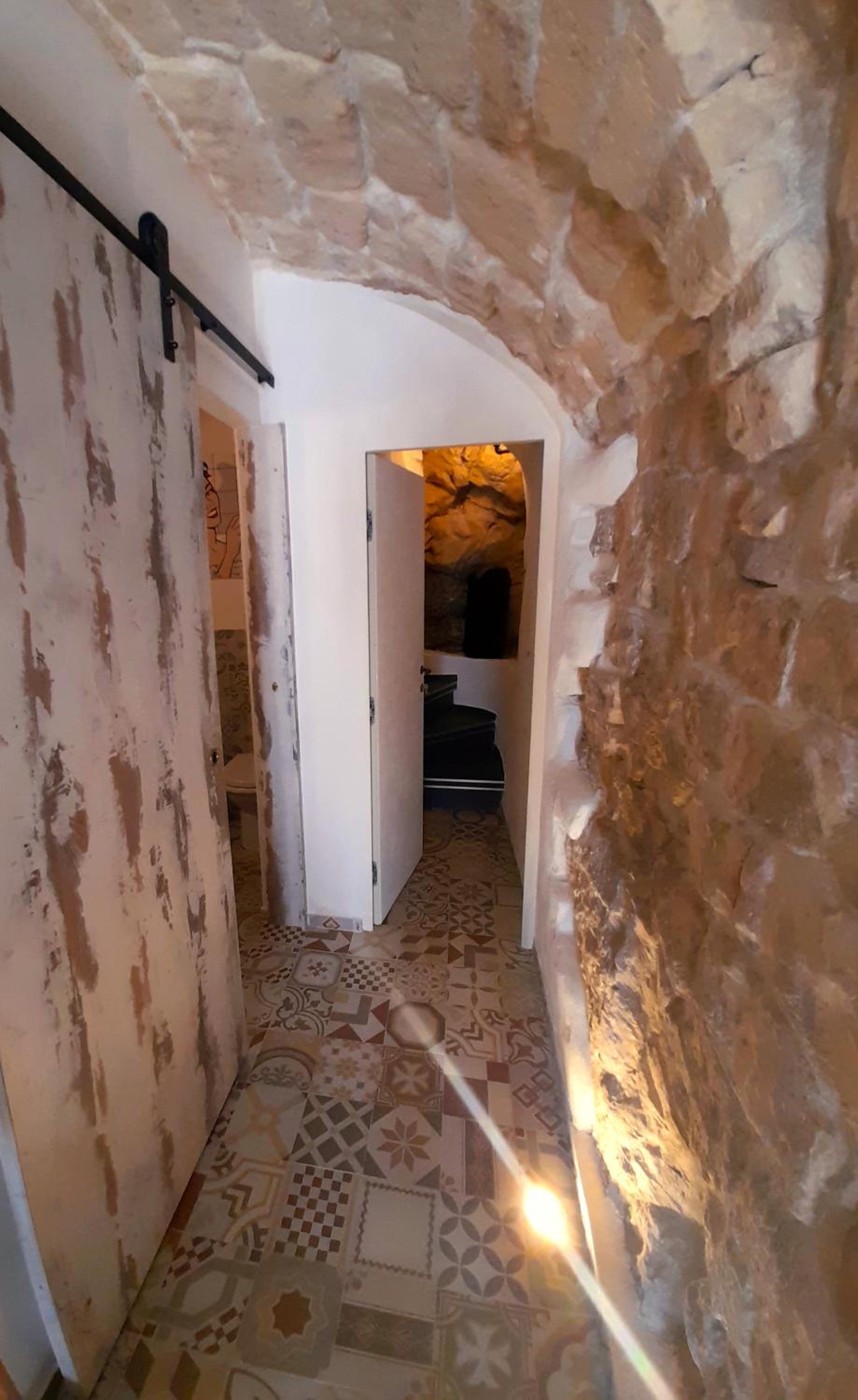 One-Bedroom House - Photo 28