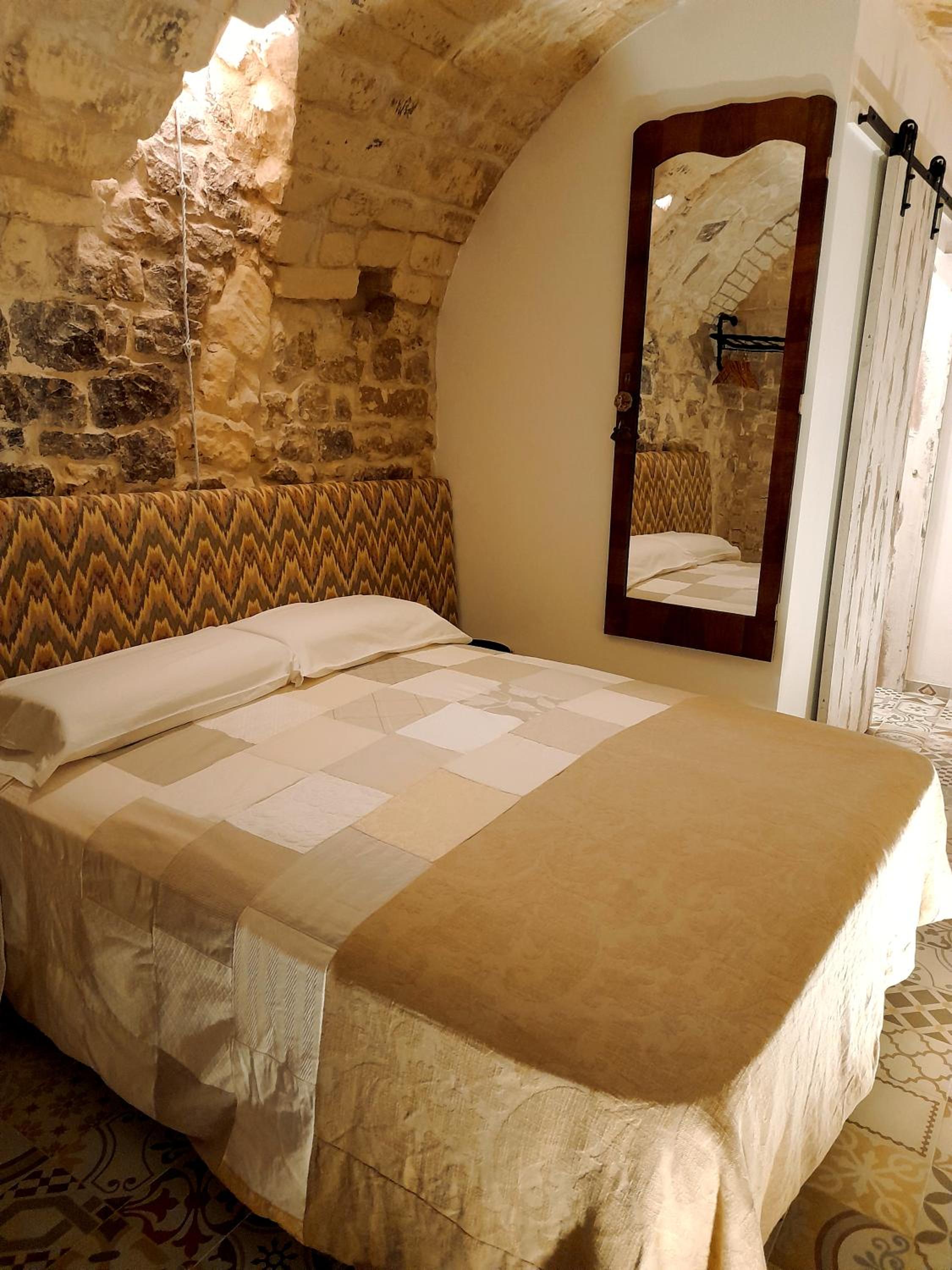 One-Bedroom House - Photo 26