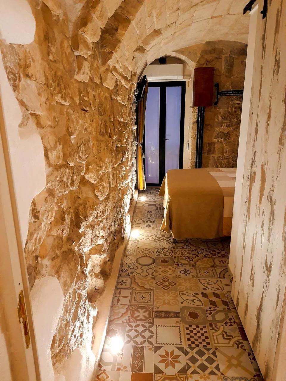 One-Bedroom House - Photo 23