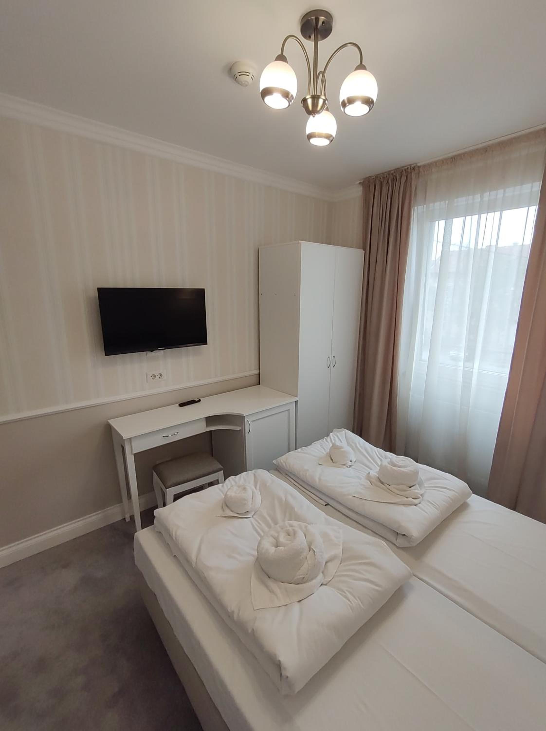 Double or Twin Room - Photo 15