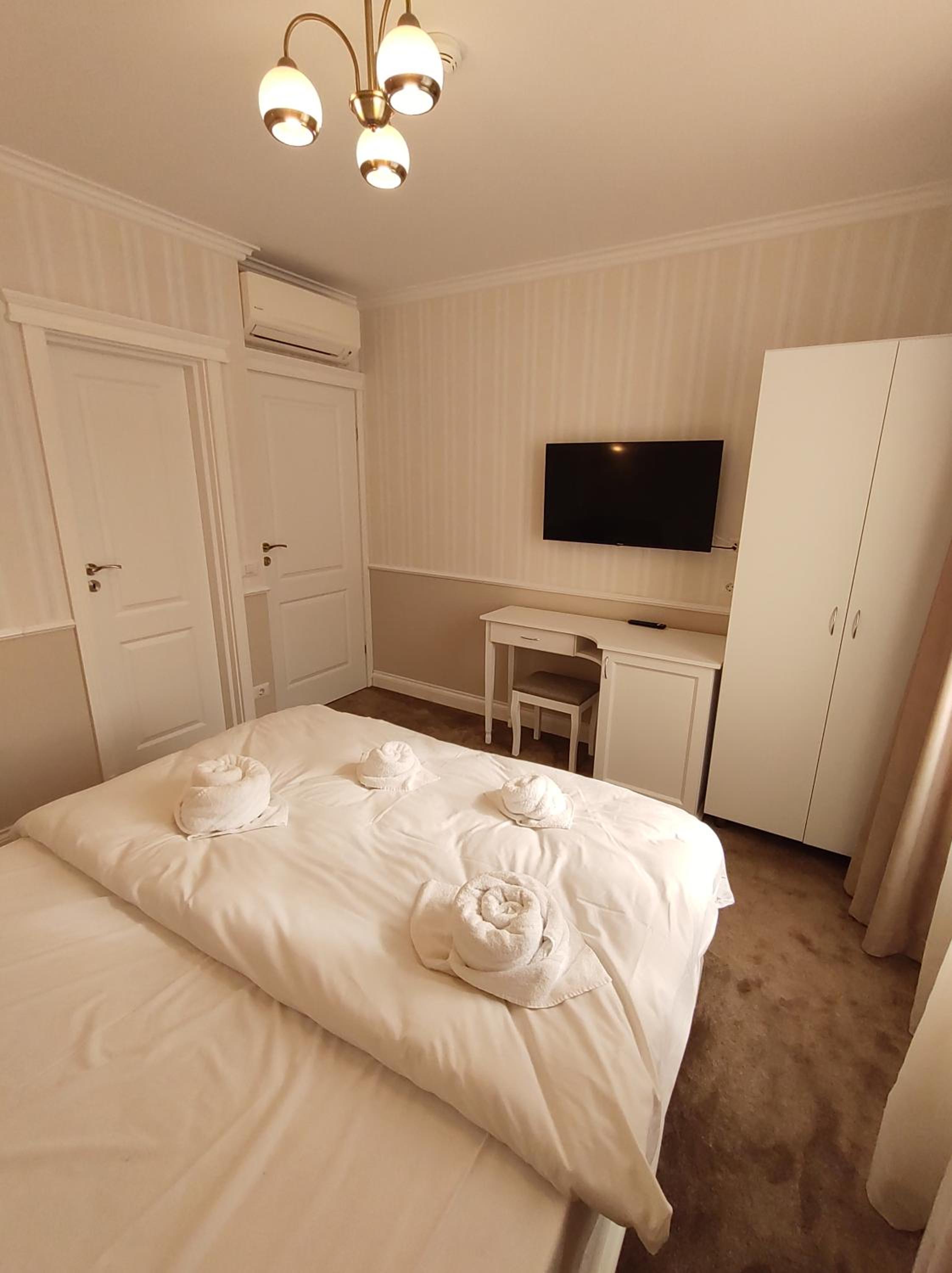 Double Room - Photo 9