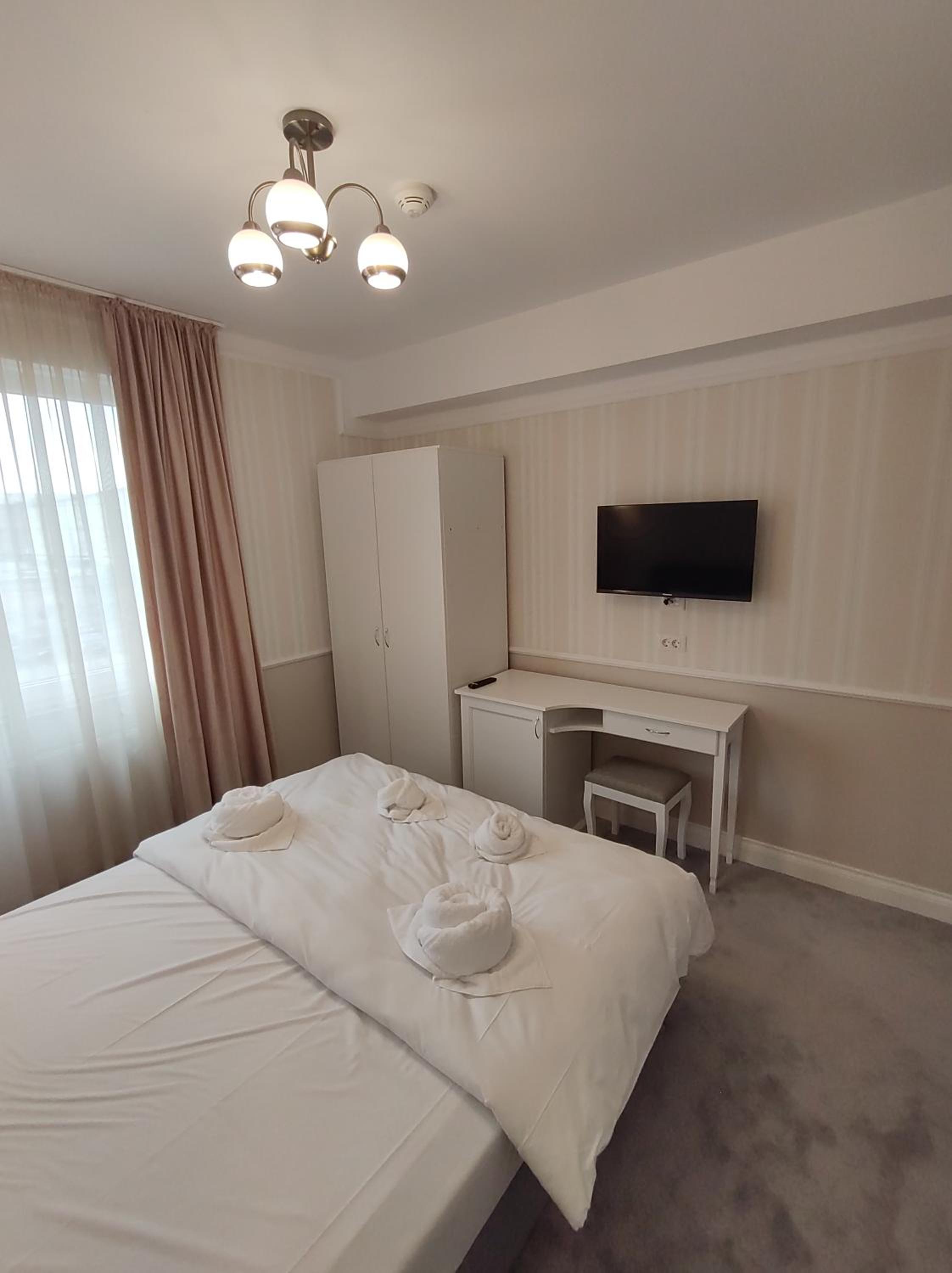 Double Room - Photo 8