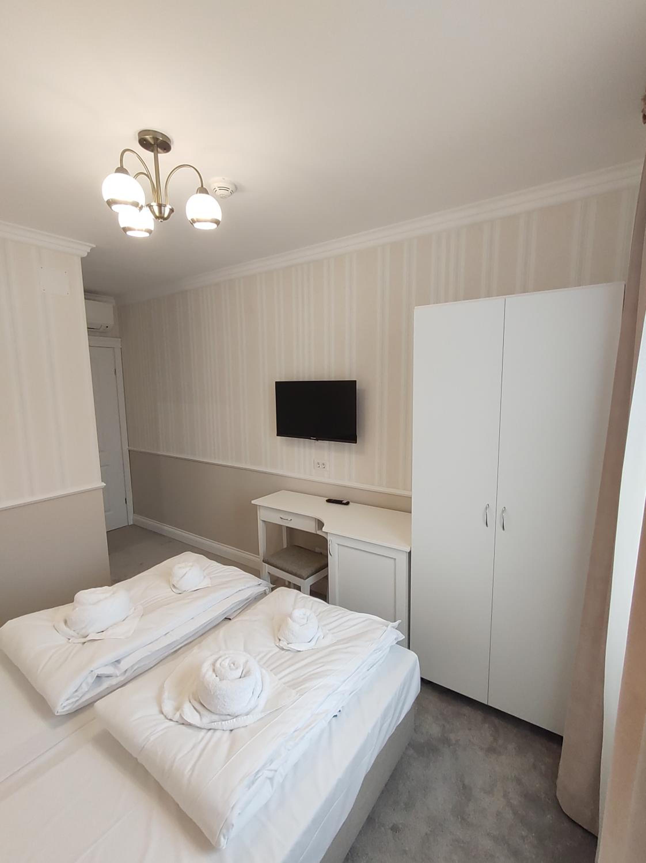 Double or Twin Room - Photo 13