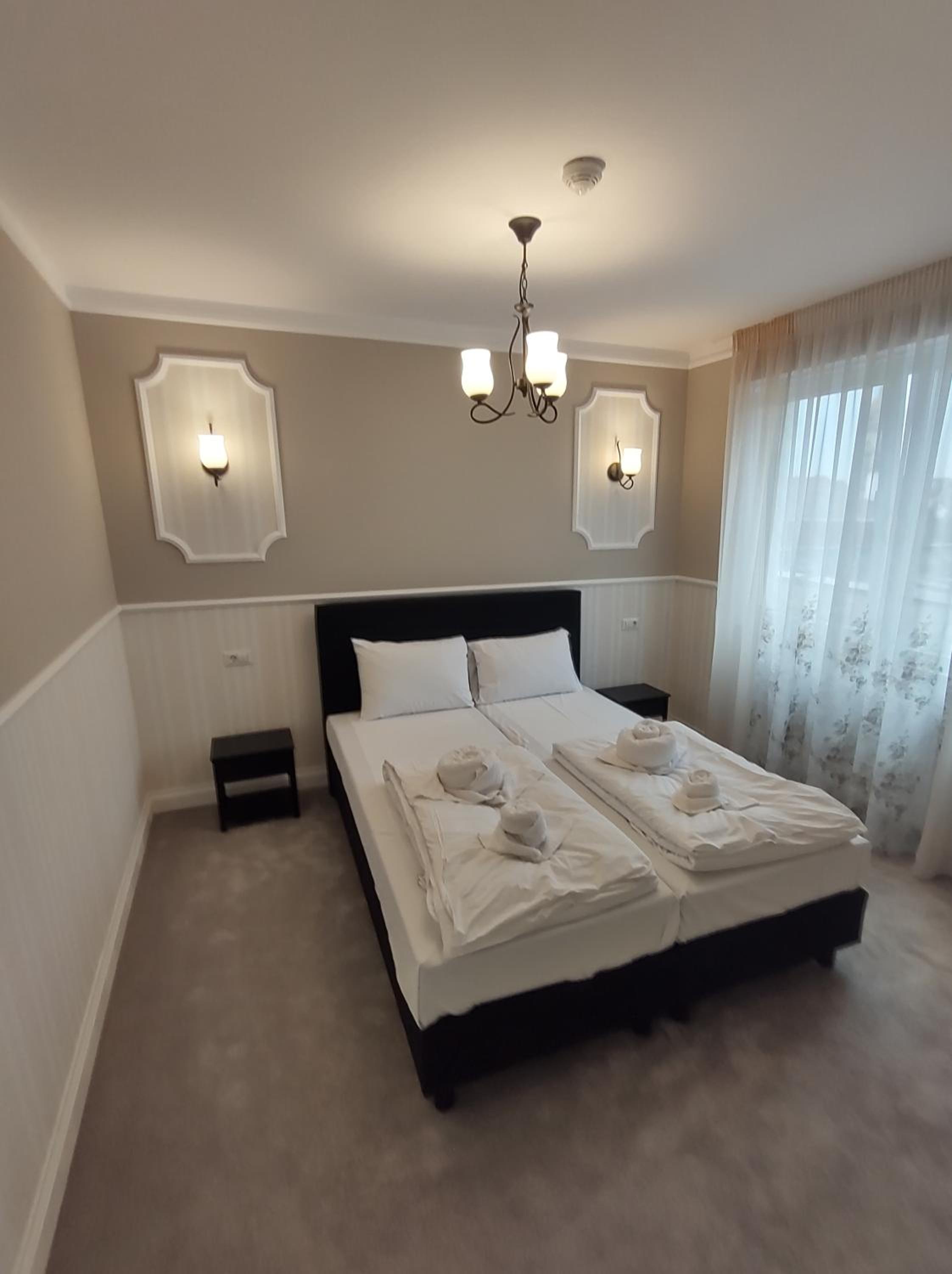 Double or Twin Room - Photo 12