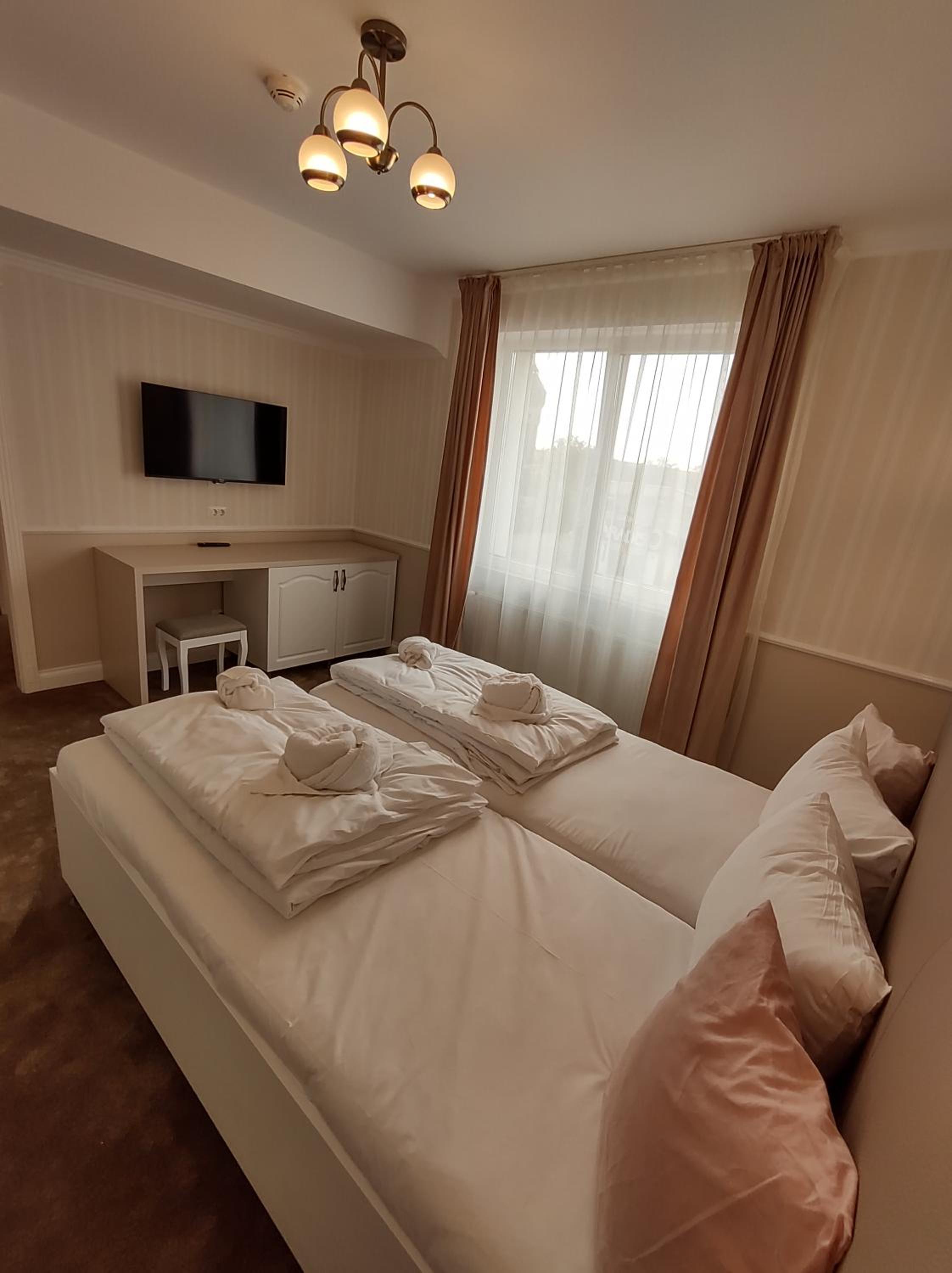 Double or Twin Room - Photo 10