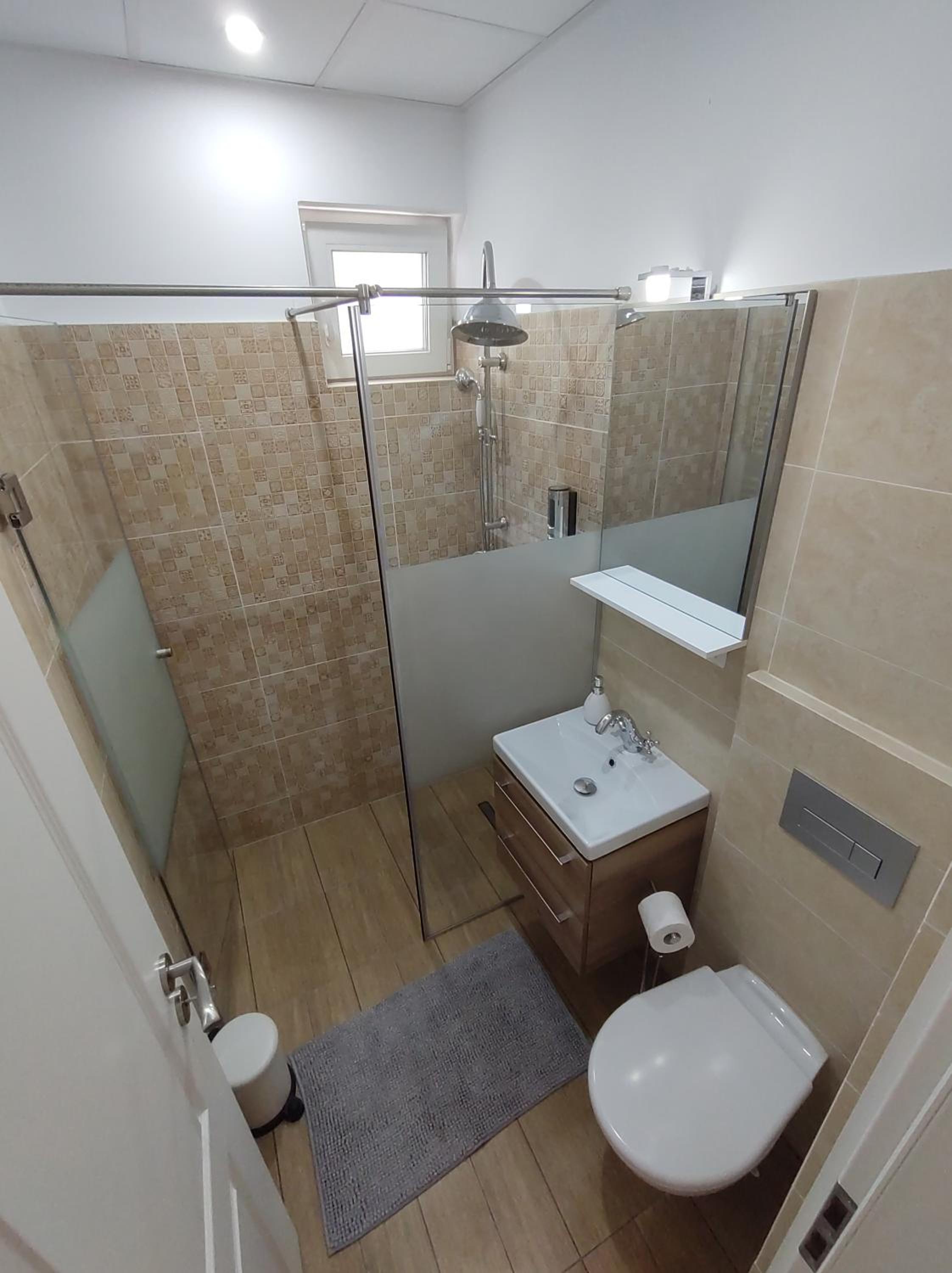 Double or Twin Room - Photo 9