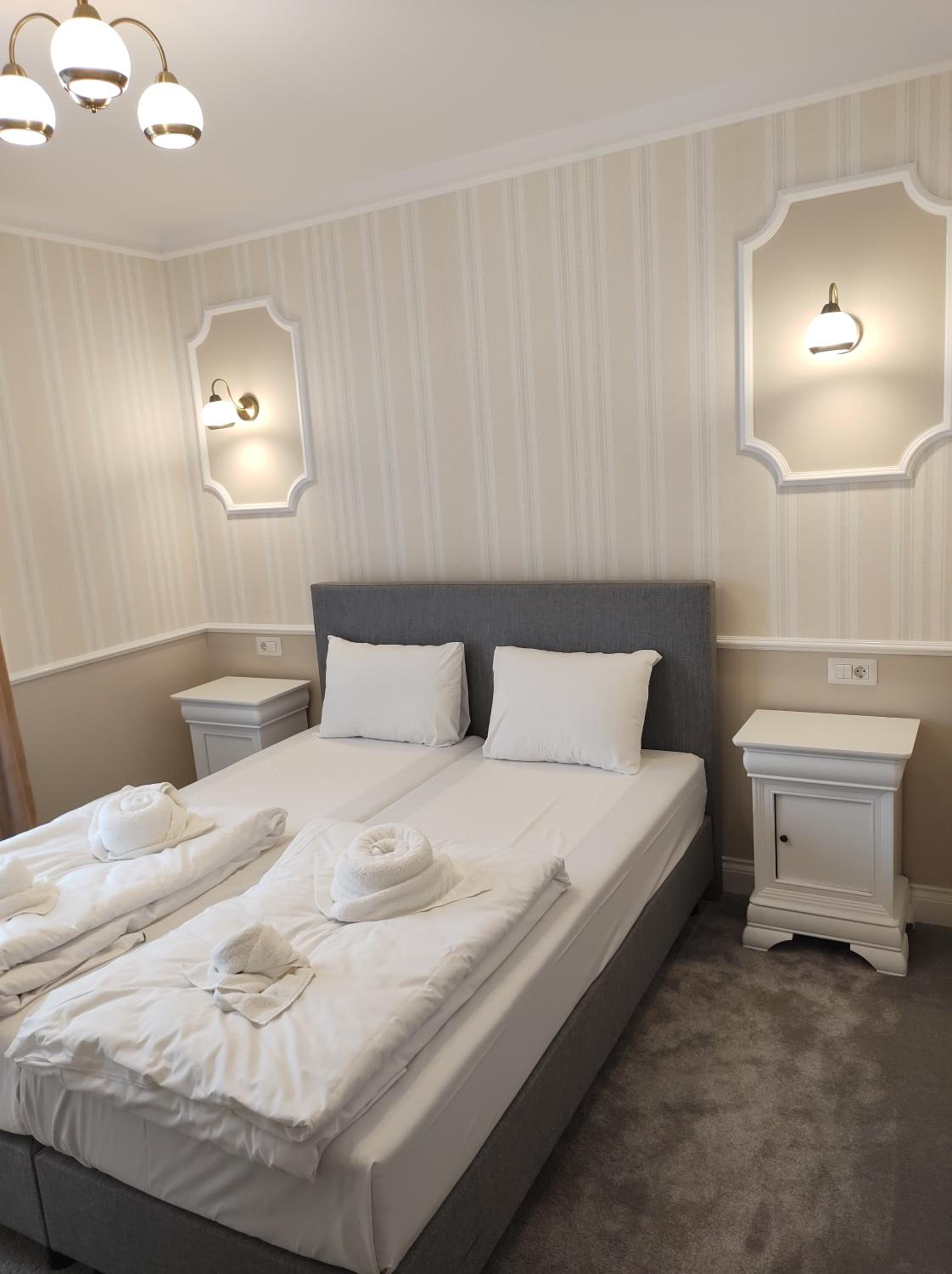 Double or Twin Room - Photo 8