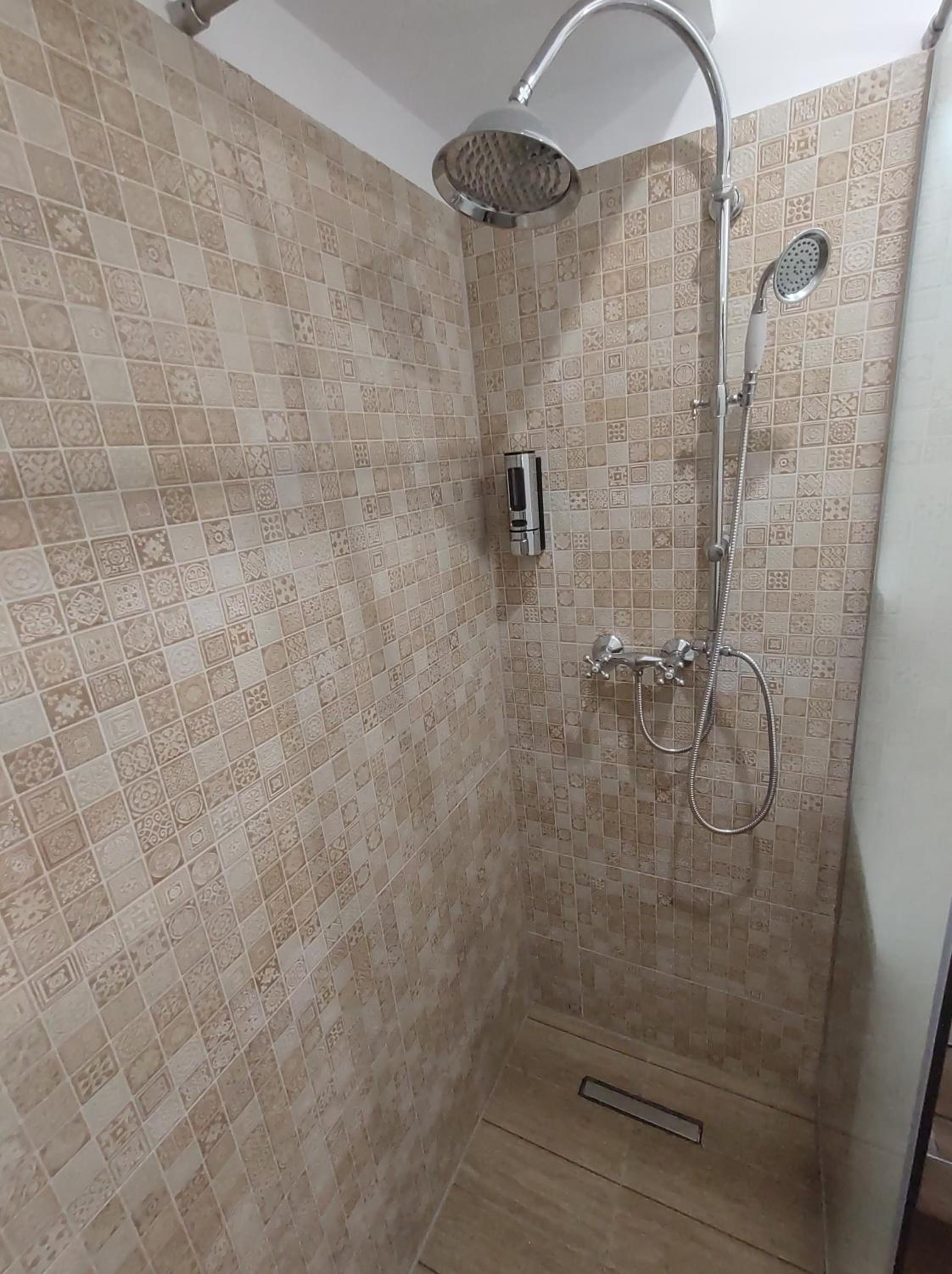Double or Twin Room - Photo 7