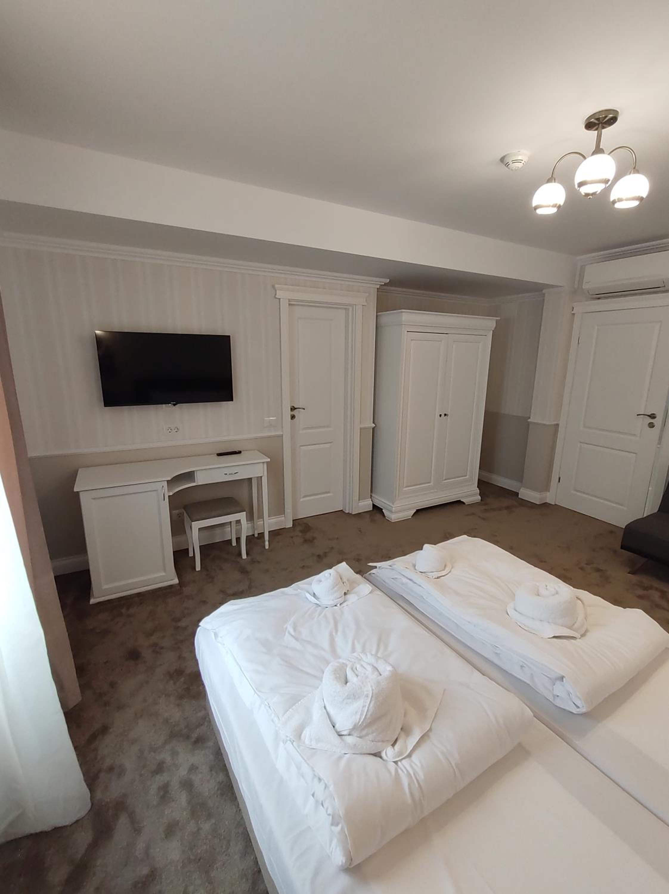 Family Room - Photo 3
