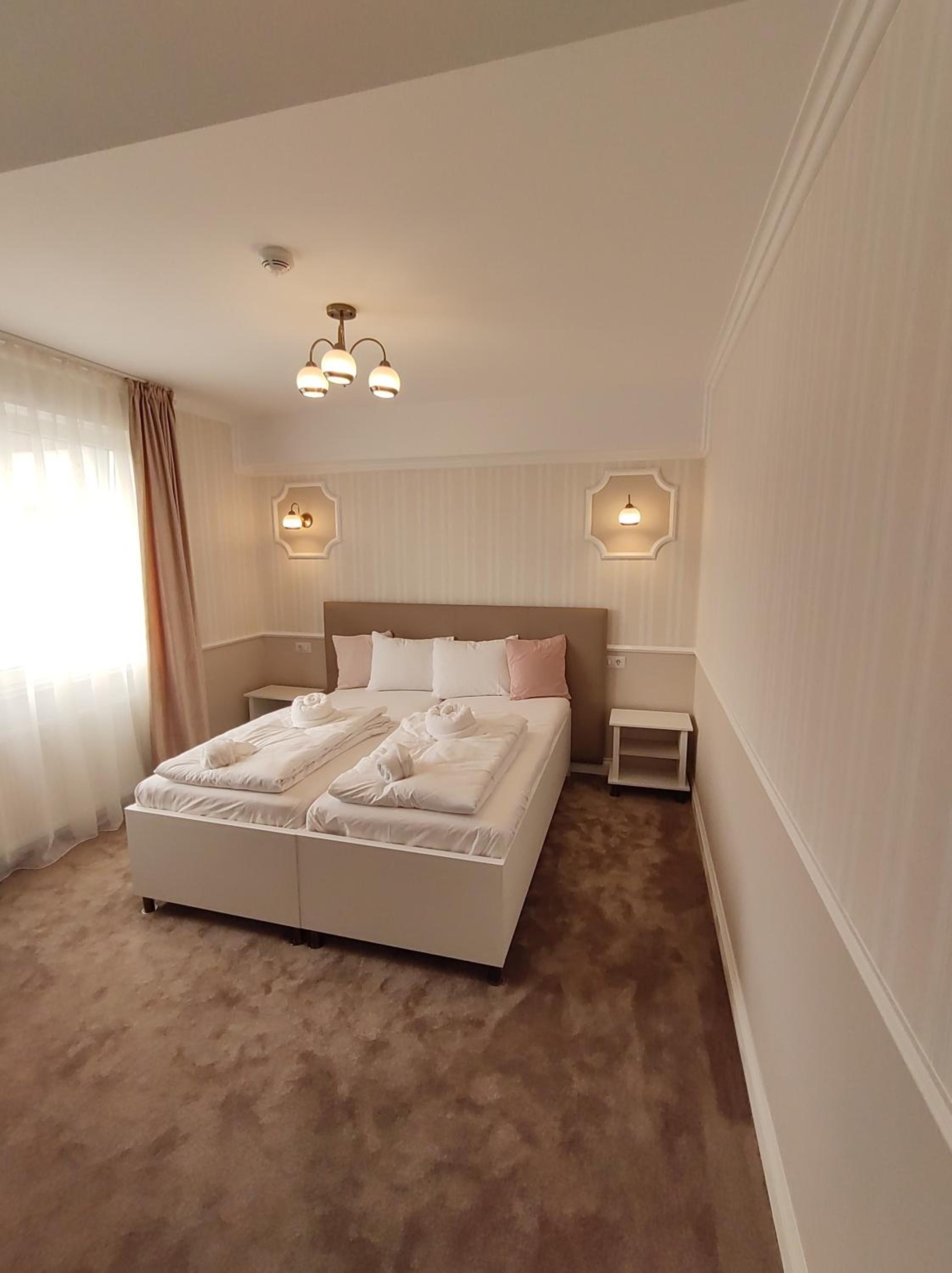 Double or Twin Room - Photo 3