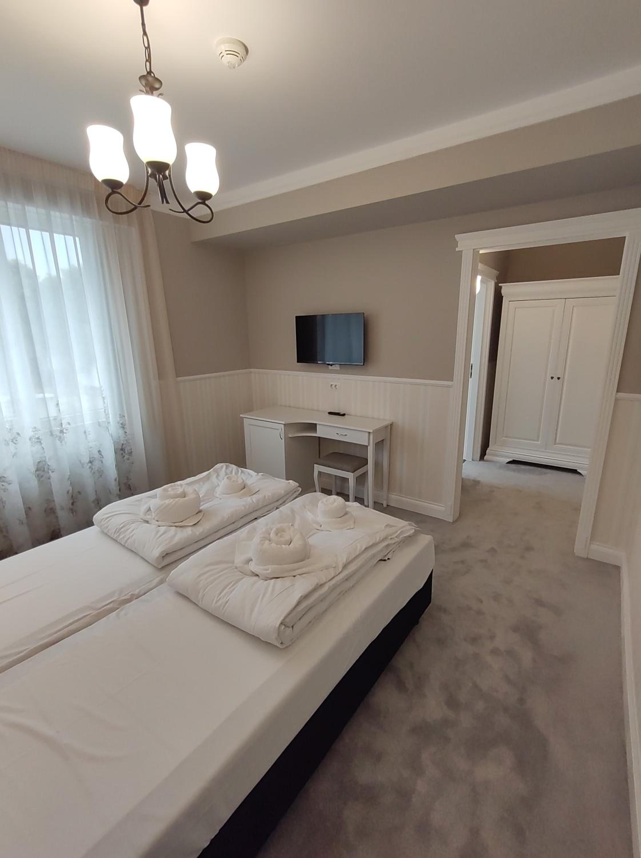 Double or Twin Room - Photo 5