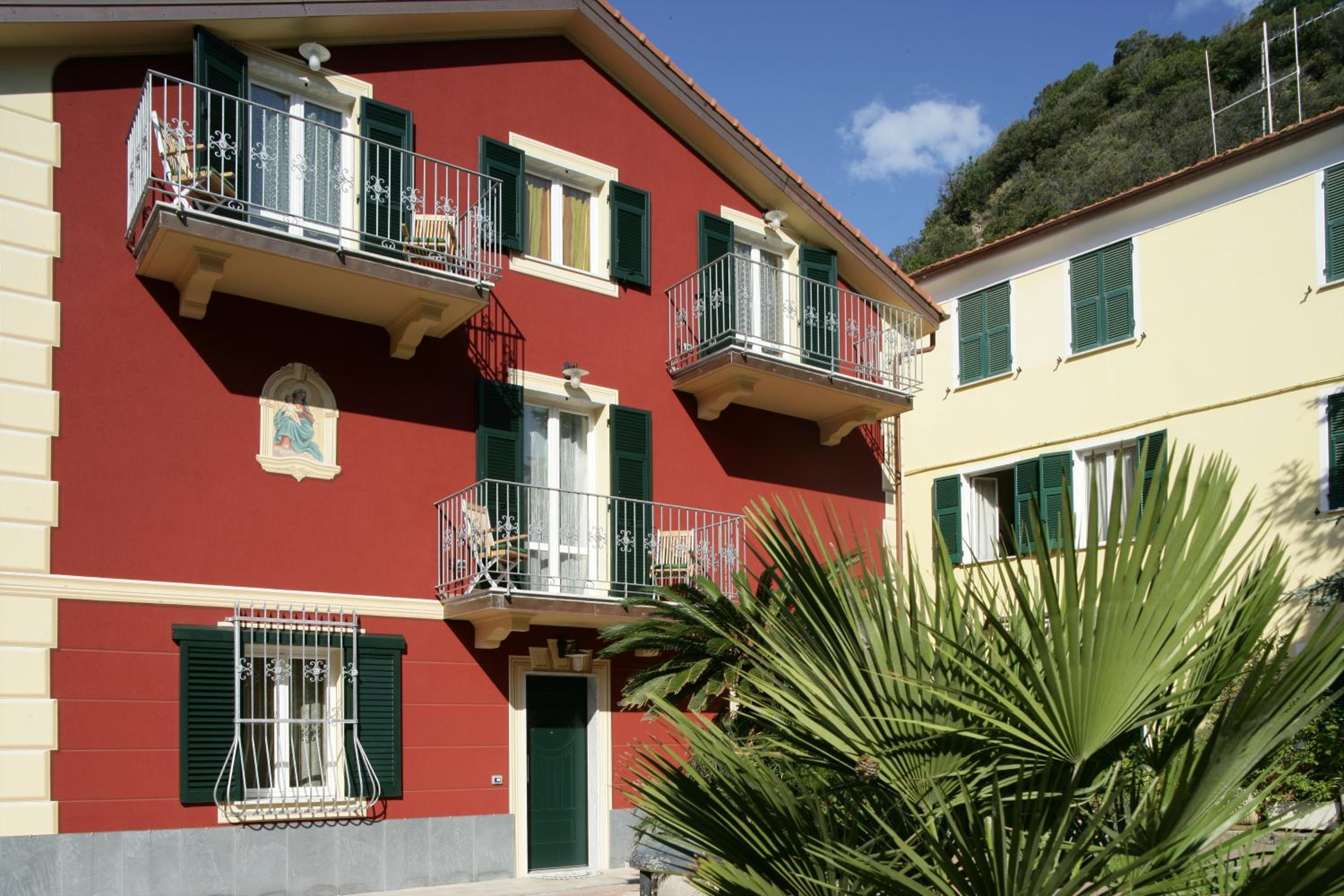 Two-Bedroom Apartment with Balcony photo 2