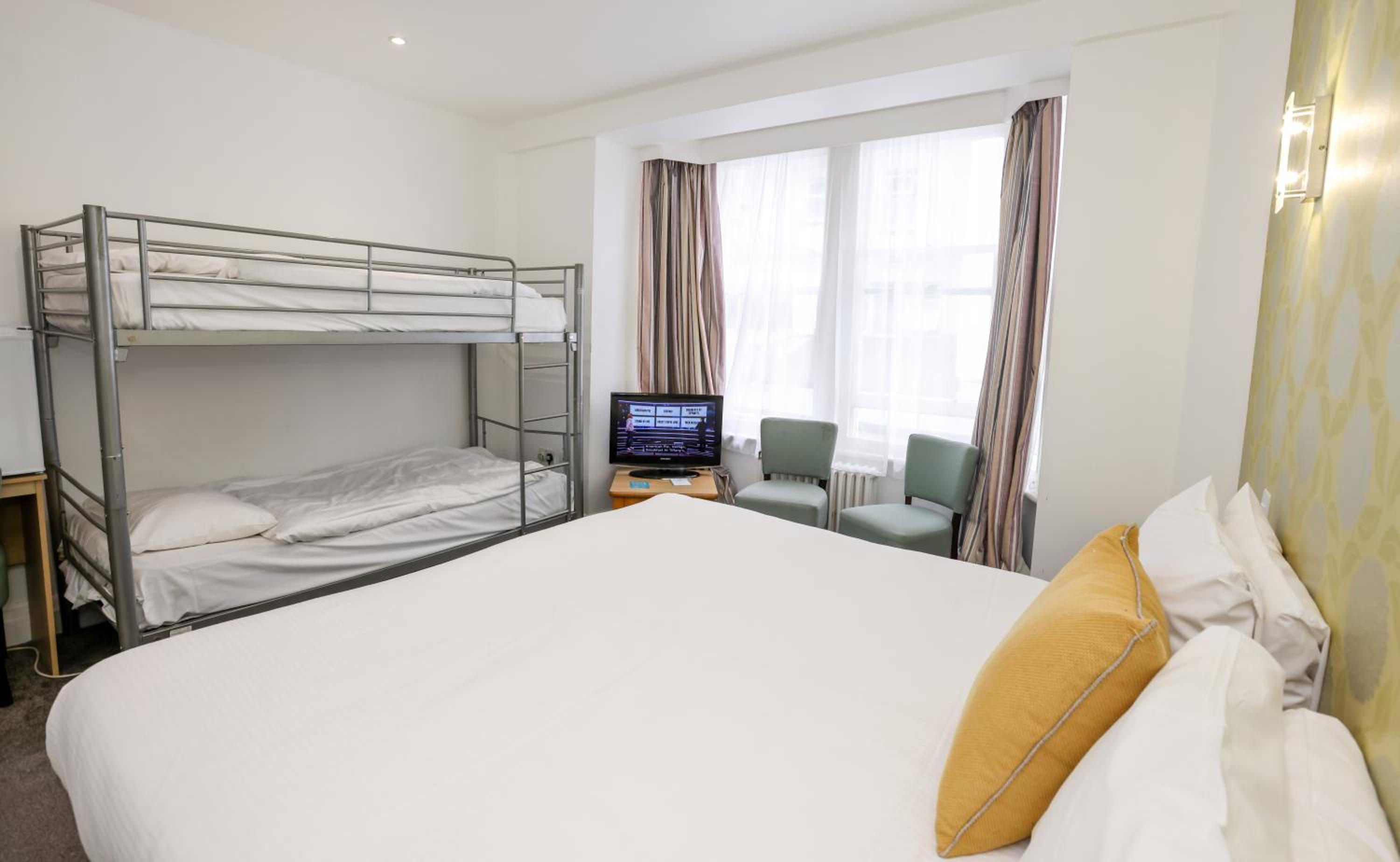 Standard Family Room (2 Adults + 2 Children) - Photo 7
