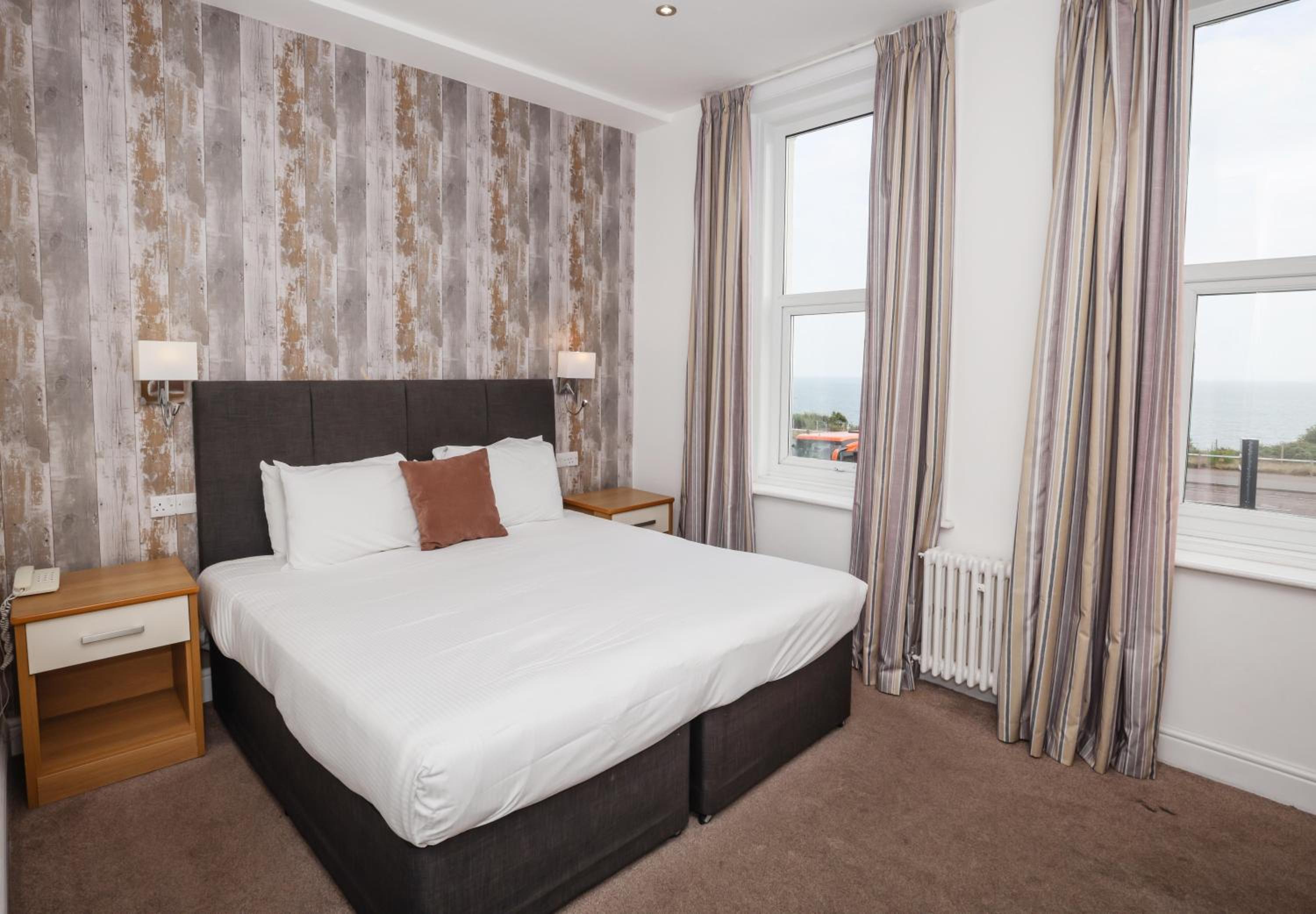 Family Room with Sea View - Photo 10