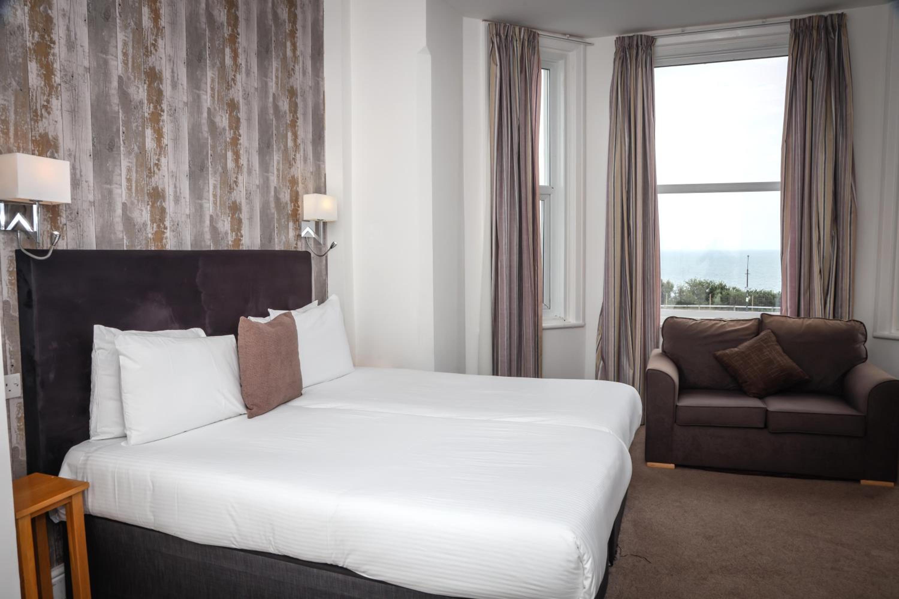Family Room with Sea View - Photo 1