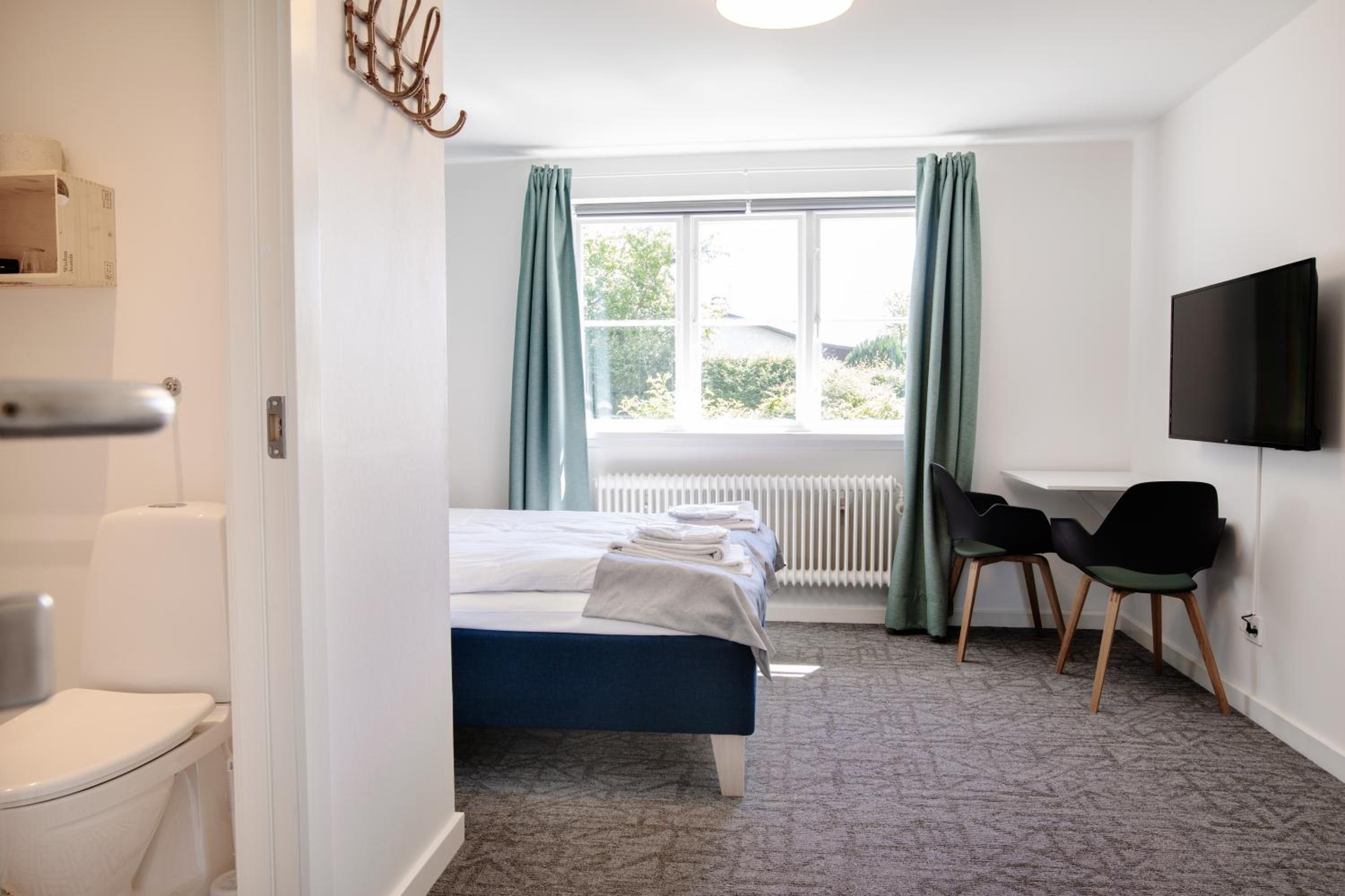 Double or Twin Room with Bathroom - Photo 11