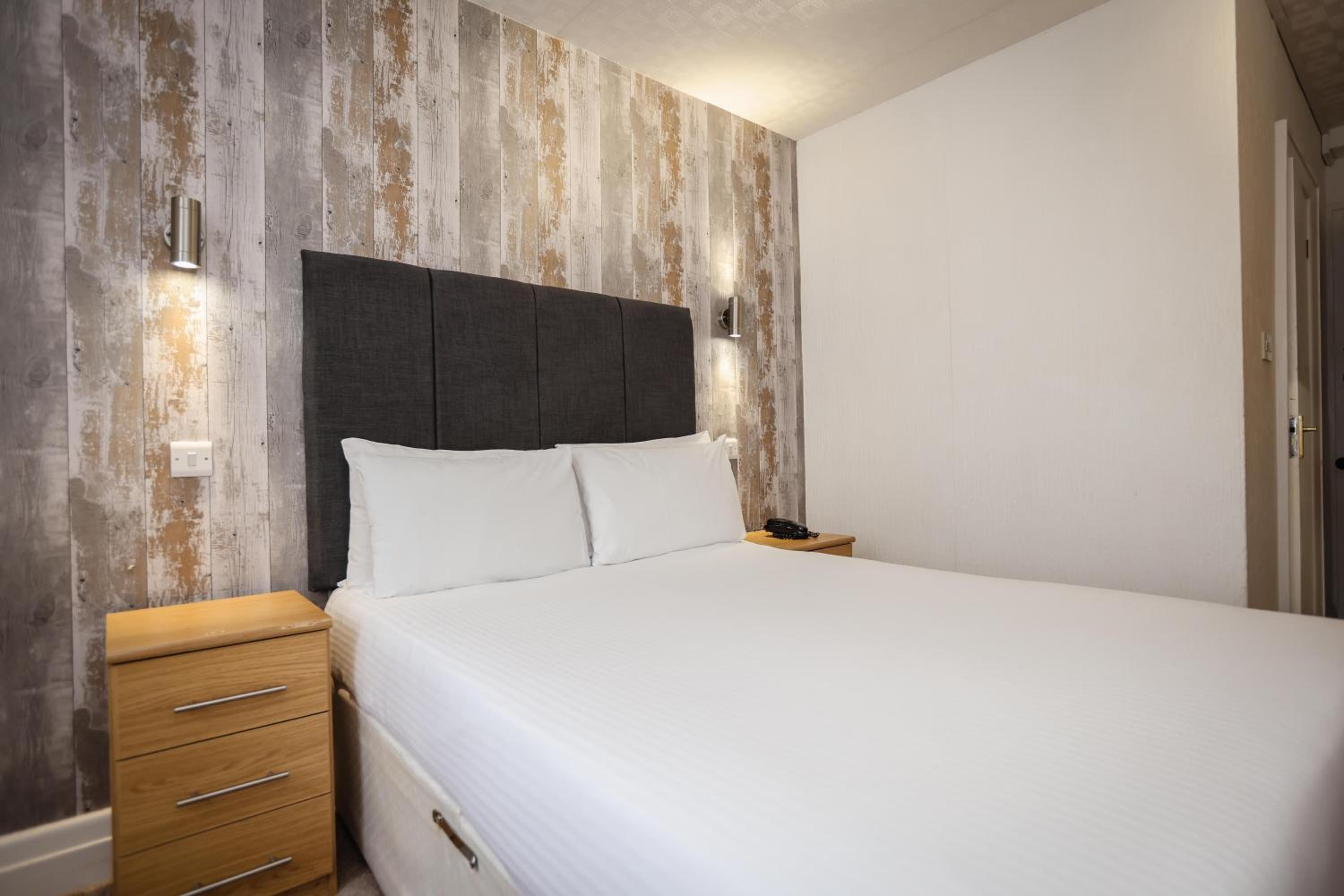 Compact Double Room - Photo 7