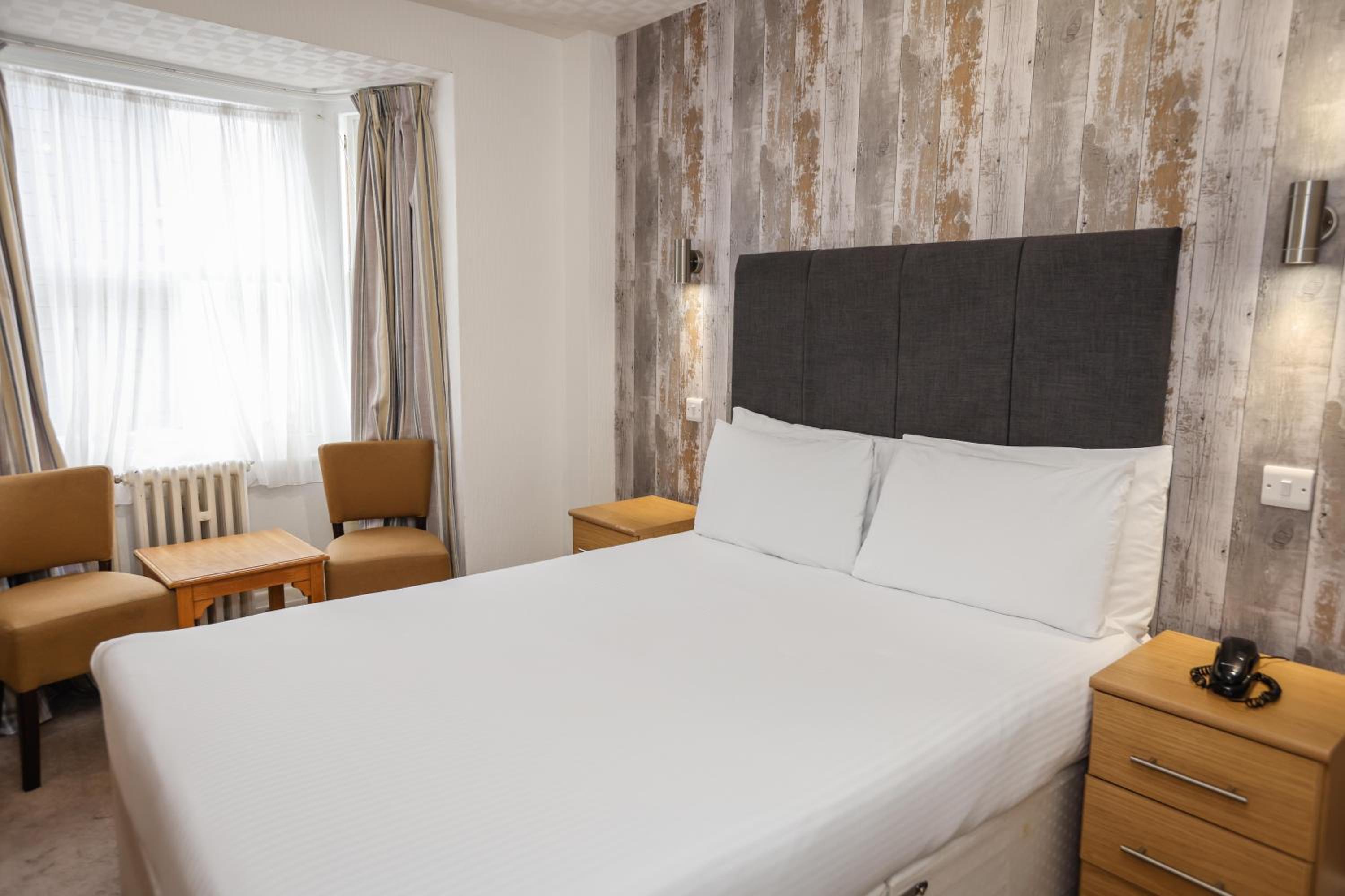 Compact Double Room - Photo 1