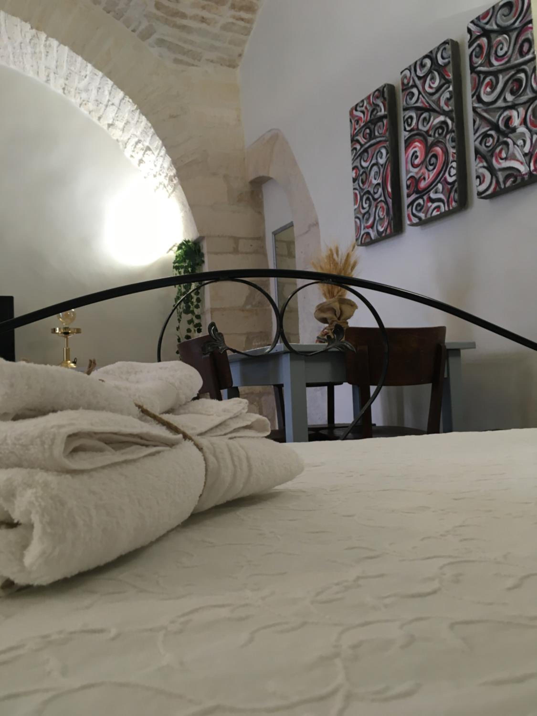 One-Bedroom Apartment - Photo 12