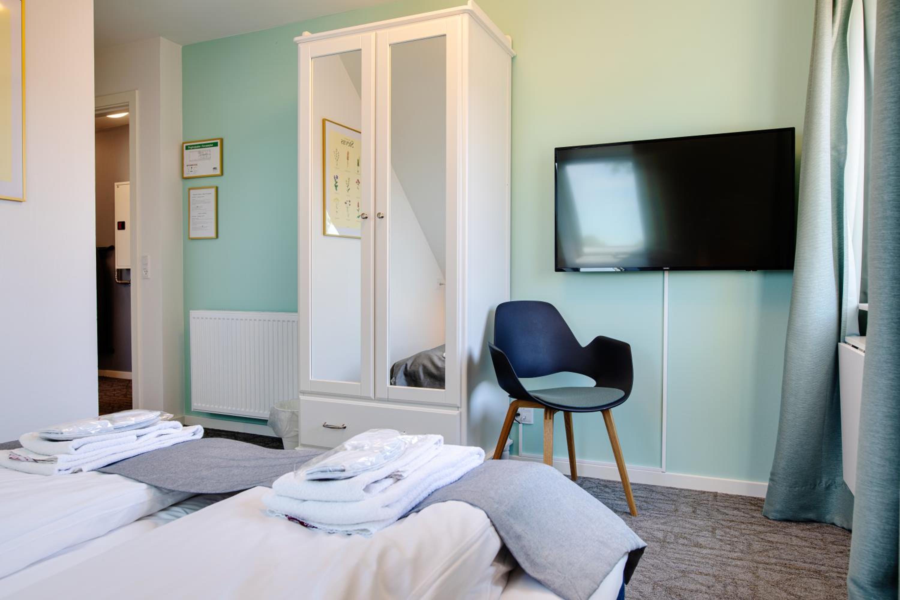 Double or Twin Room with Bathroom - Photo 1