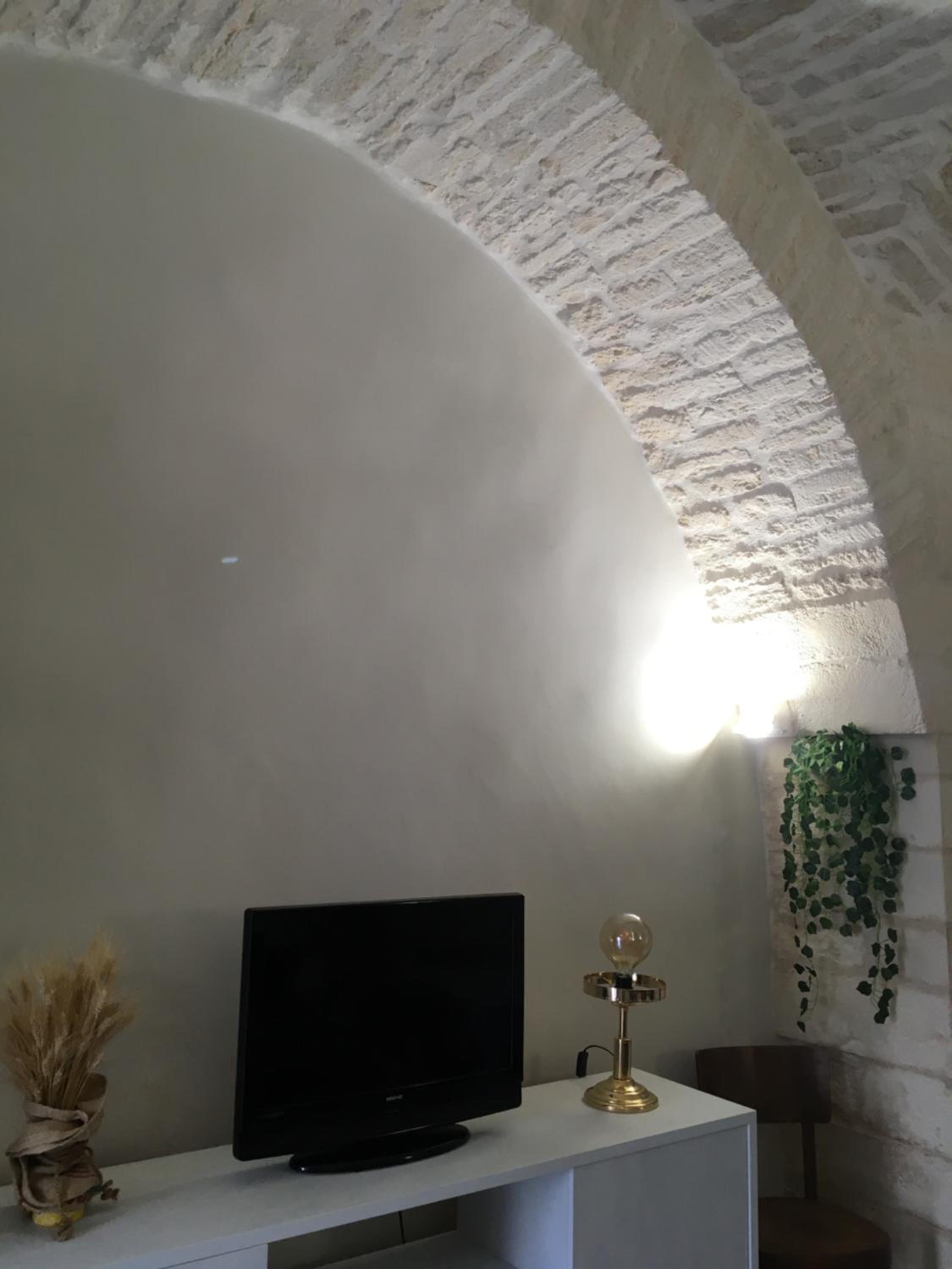 One-Bedroom Apartment - Photo 8