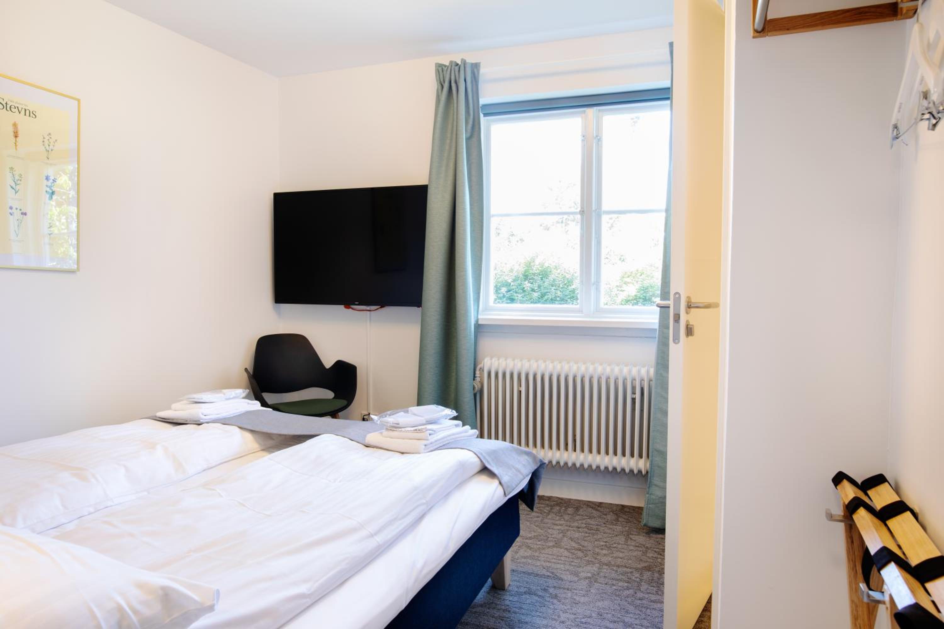 Double or Twin Room with Bathroom - Photo 6