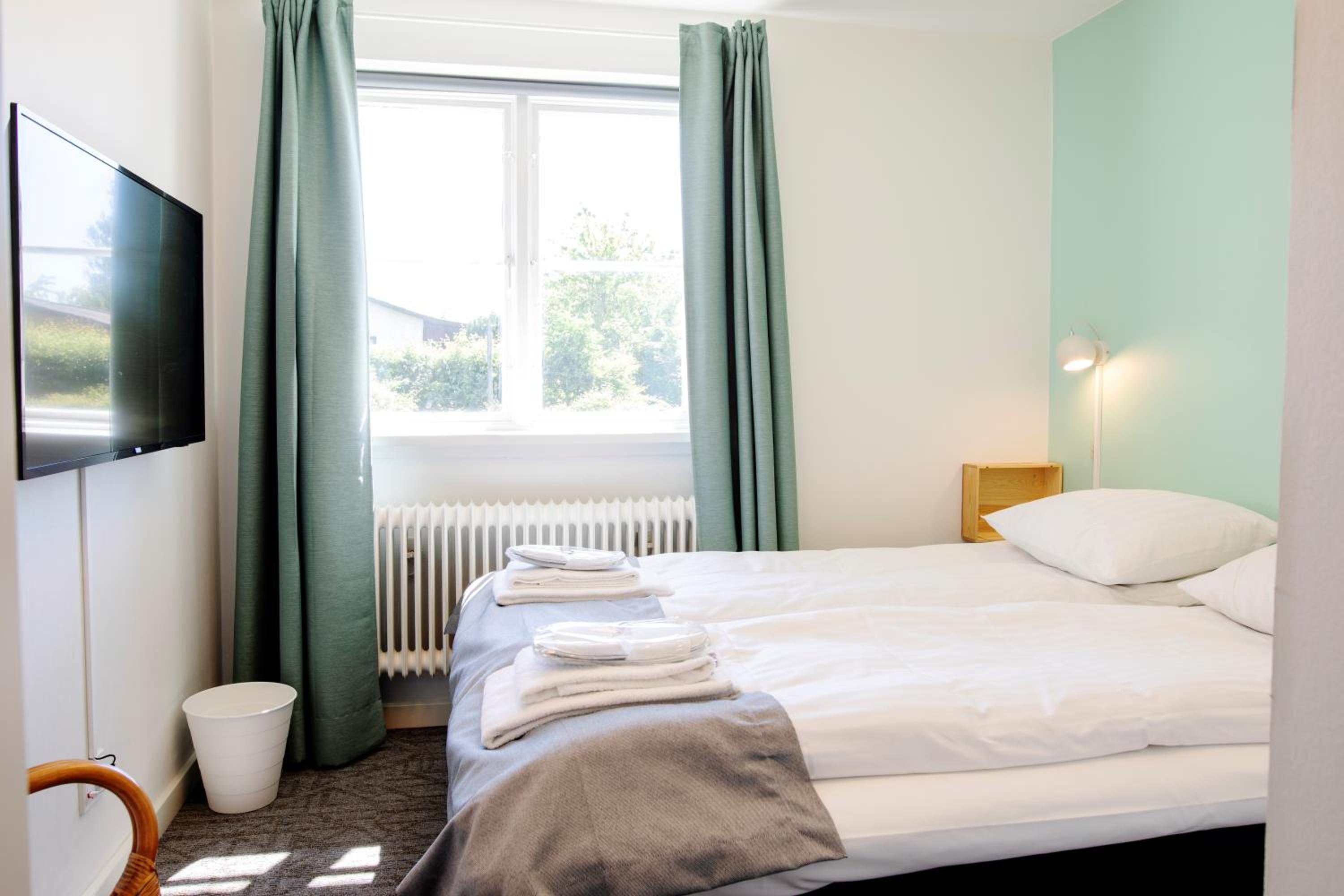 Double or Twin Room with Bathroom - Photo 8