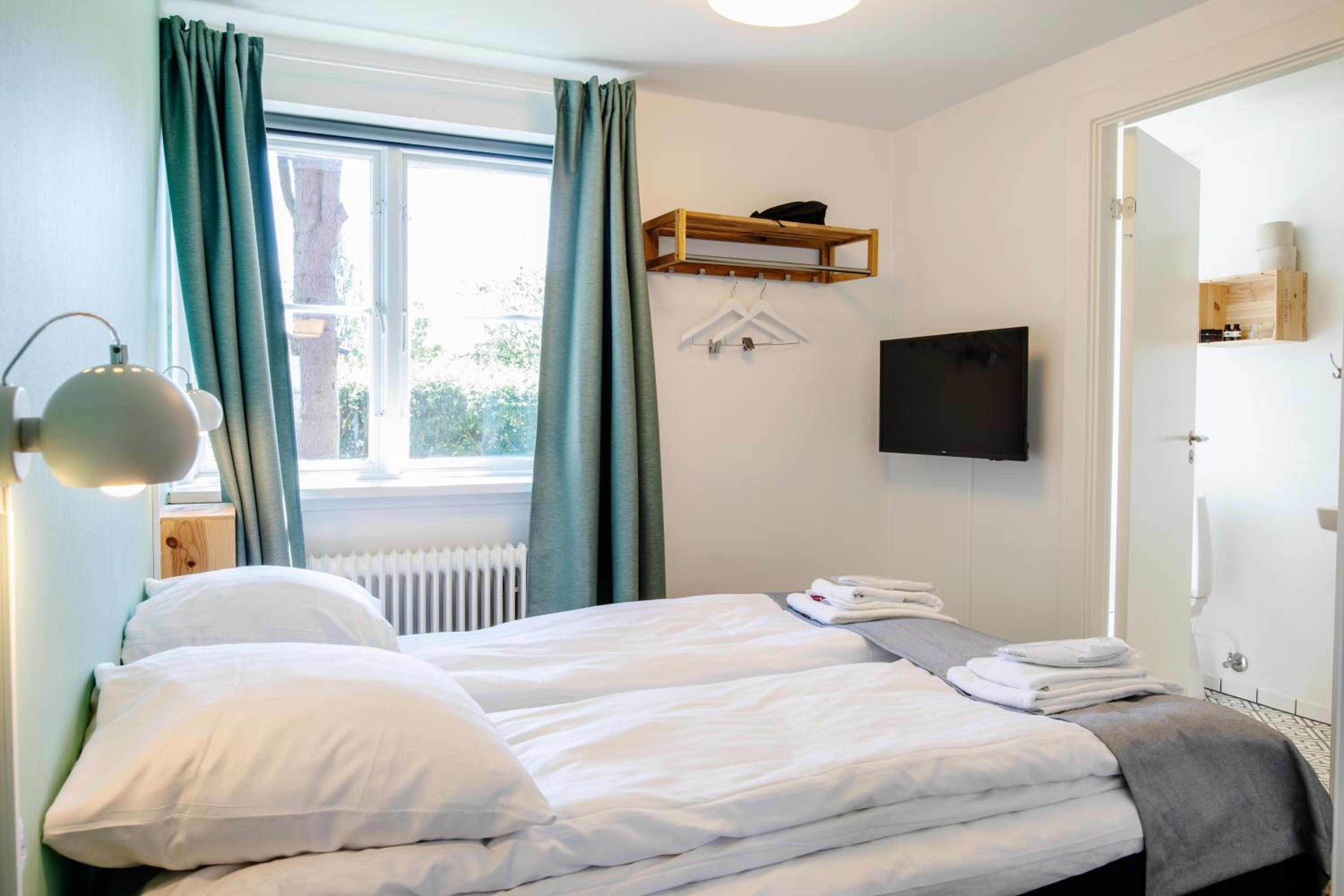 Double or Twin Room with Bathroom - Photo 5