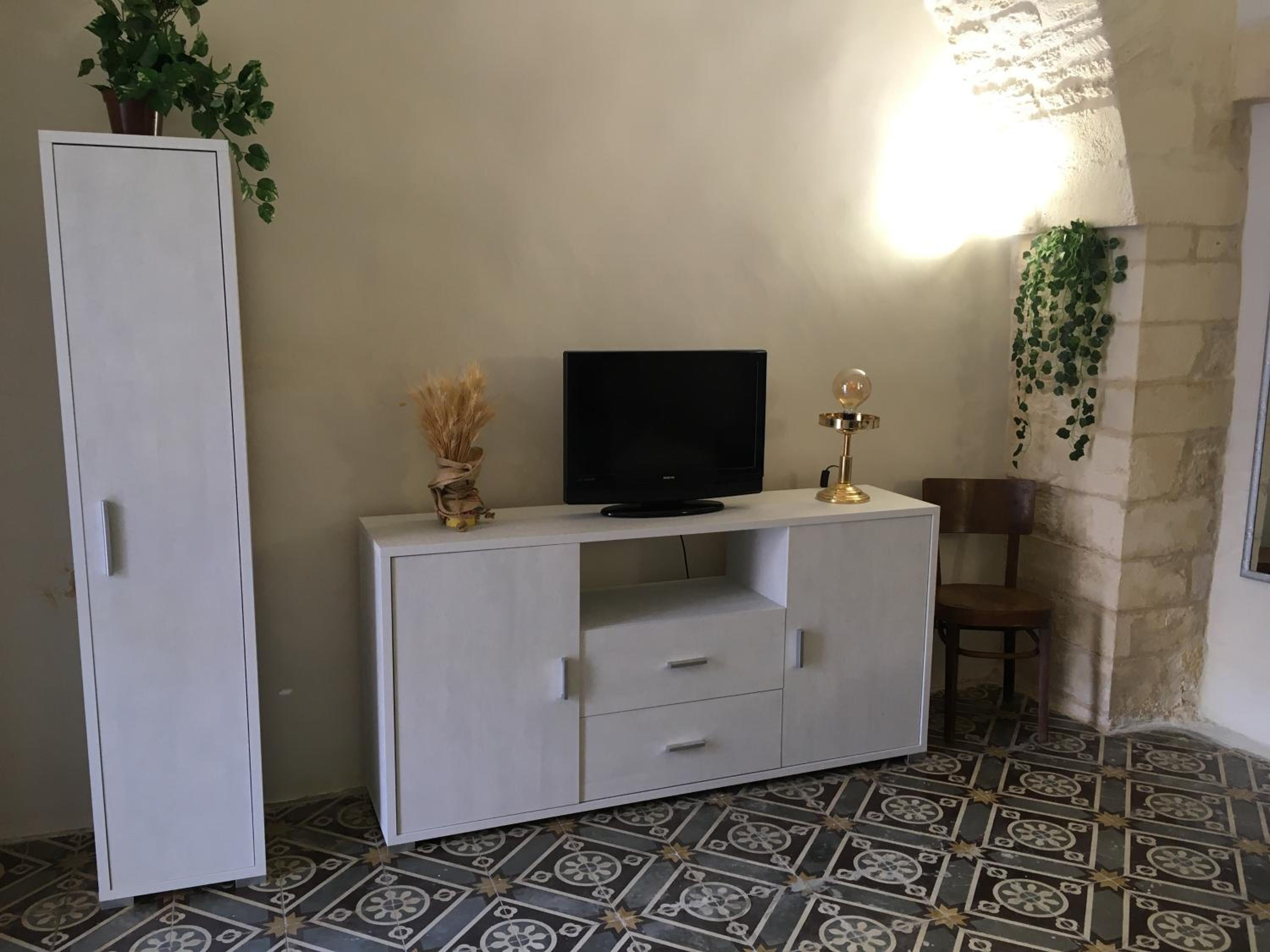 One-Bedroom Apartment - Photo 28