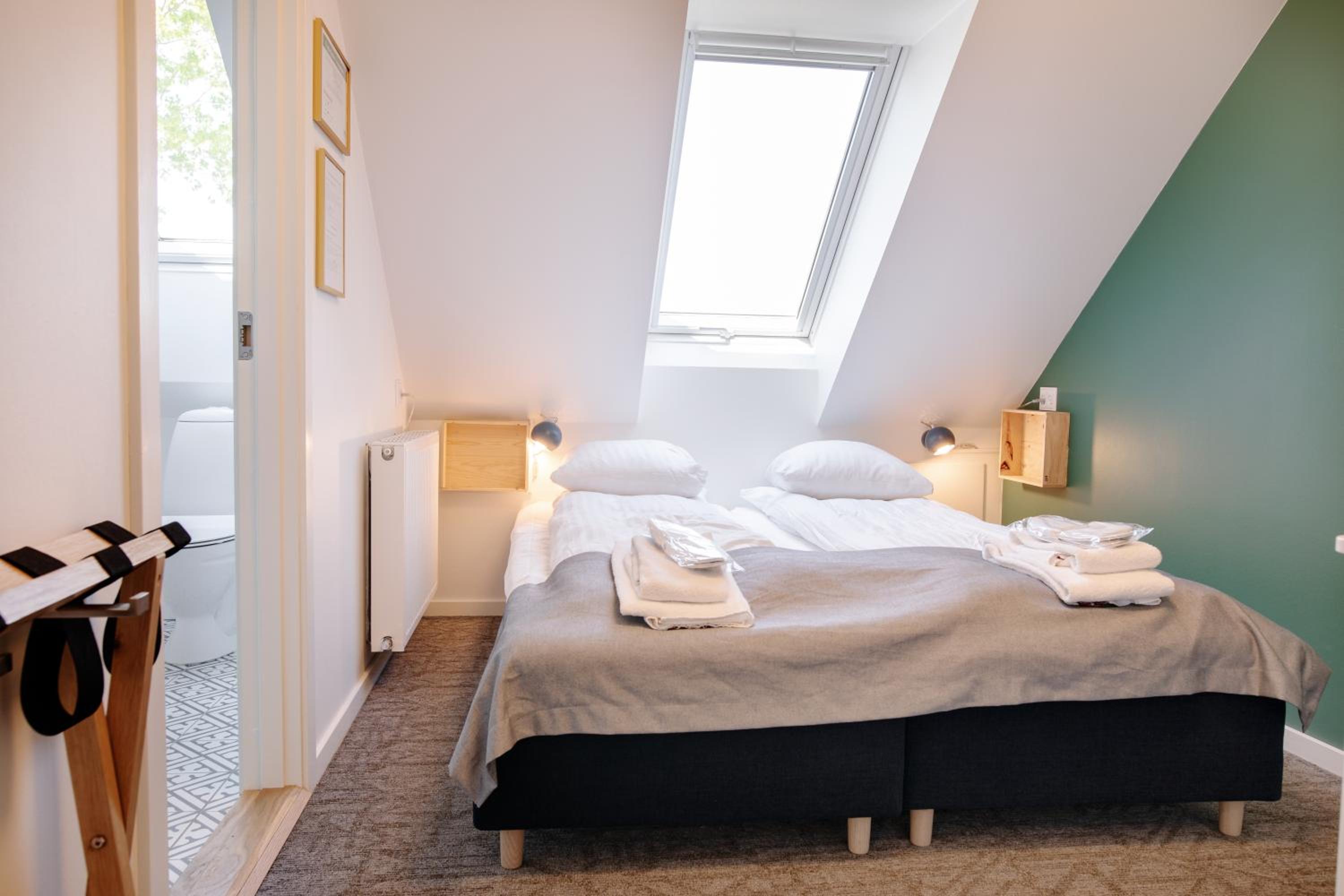 Double or Twin Room with Bathroom - Photo 3
