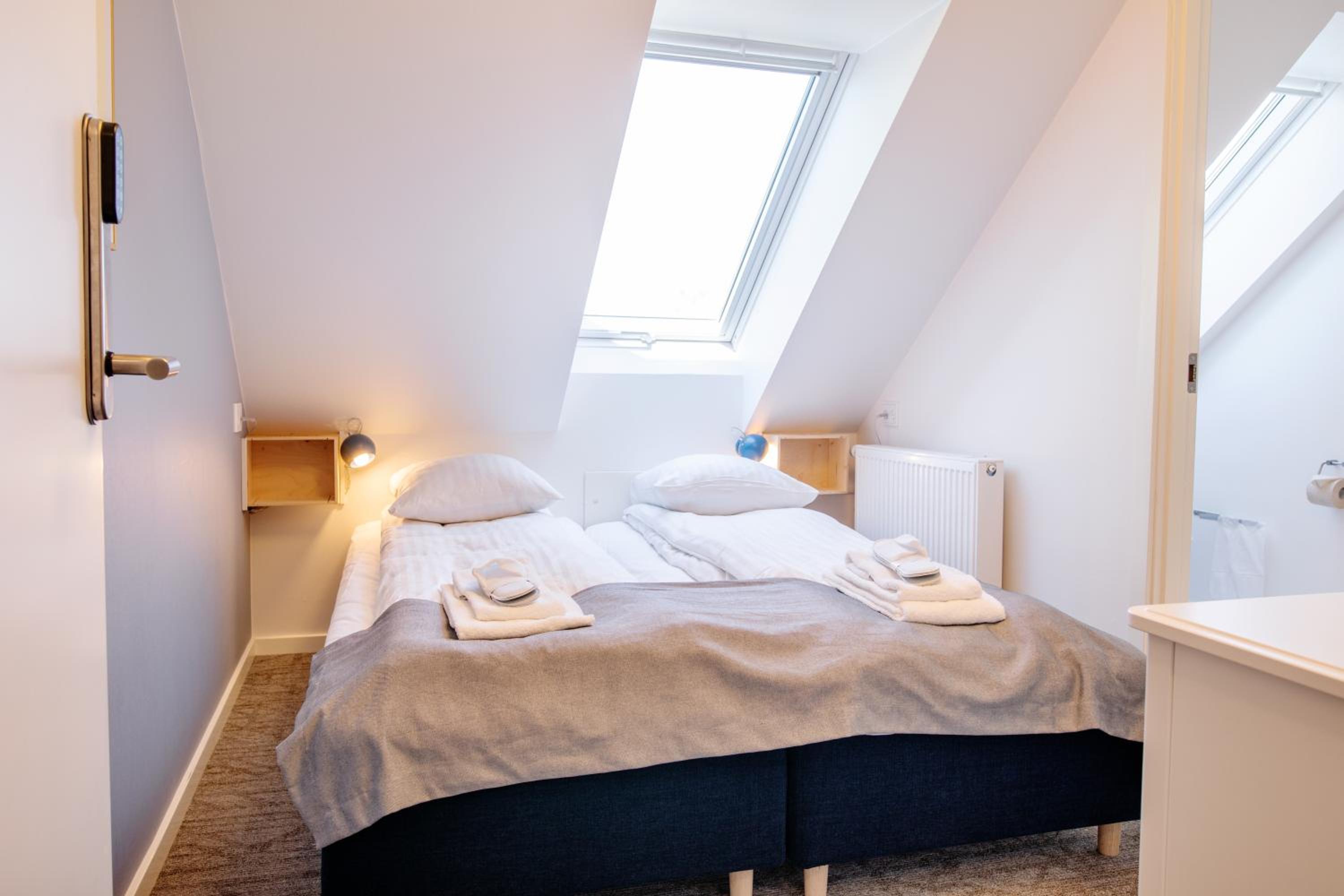 Double or Twin Room with Bathroom - Photo 4