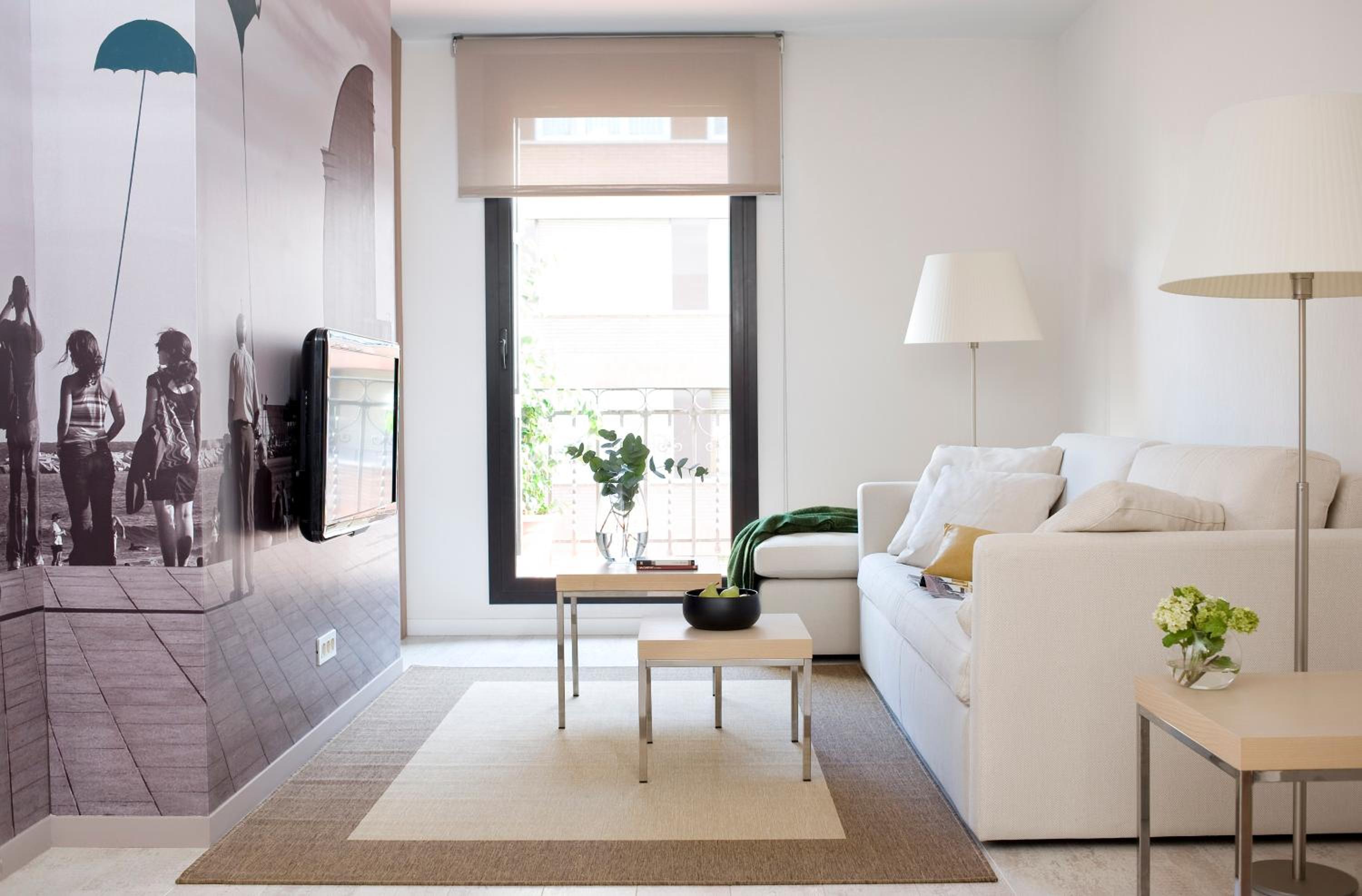 Two-Bedroom Apartment with One Bathroom photo 2