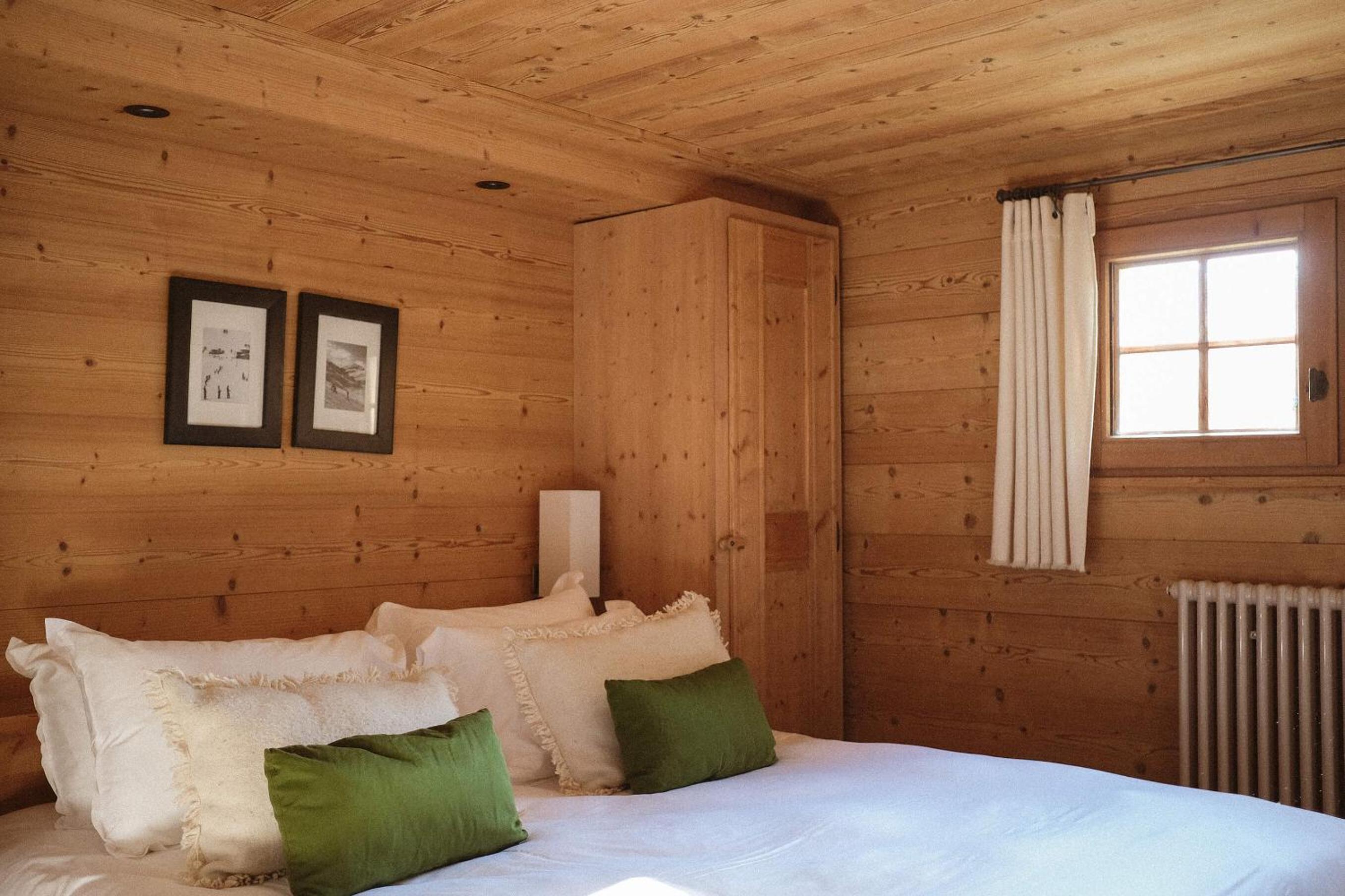 Three-Bedroom Suite - Photo 5