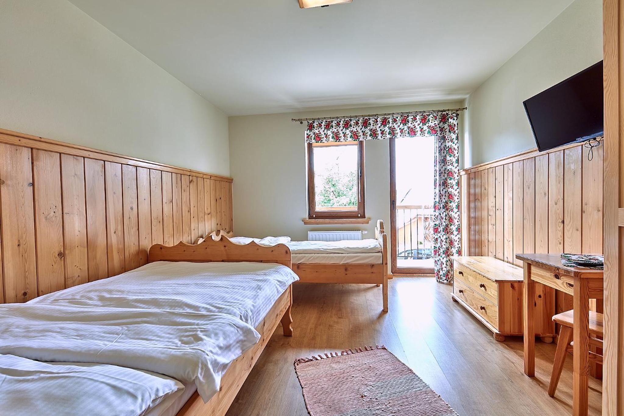 Triple Room with Balcony - Photo 5