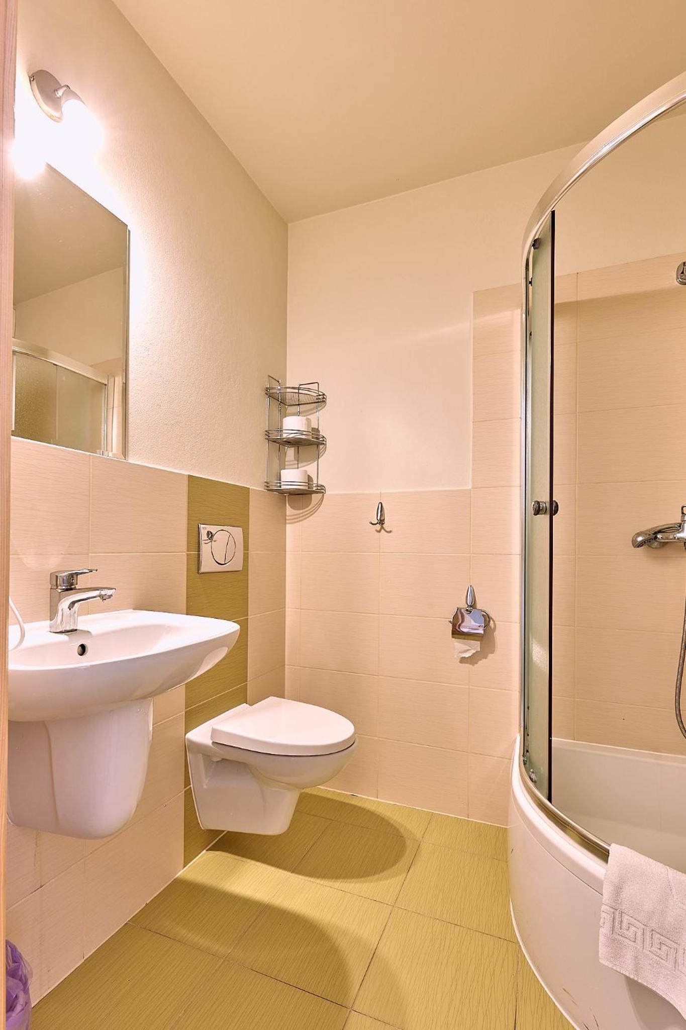 Double Room - Photo 10